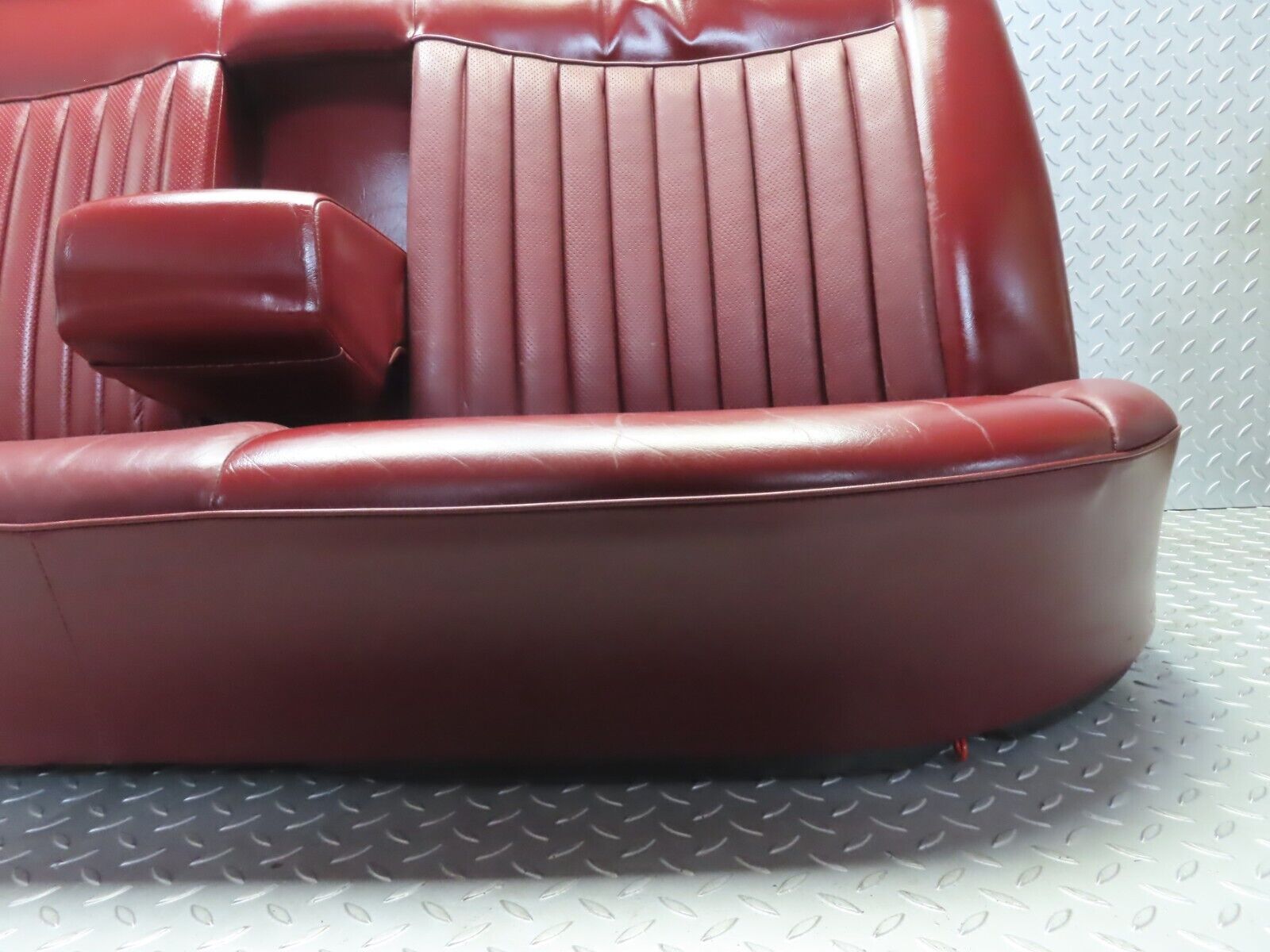 42909 Mercedes-Benz W126 300SE Rear Seat Red Leather 1269201716