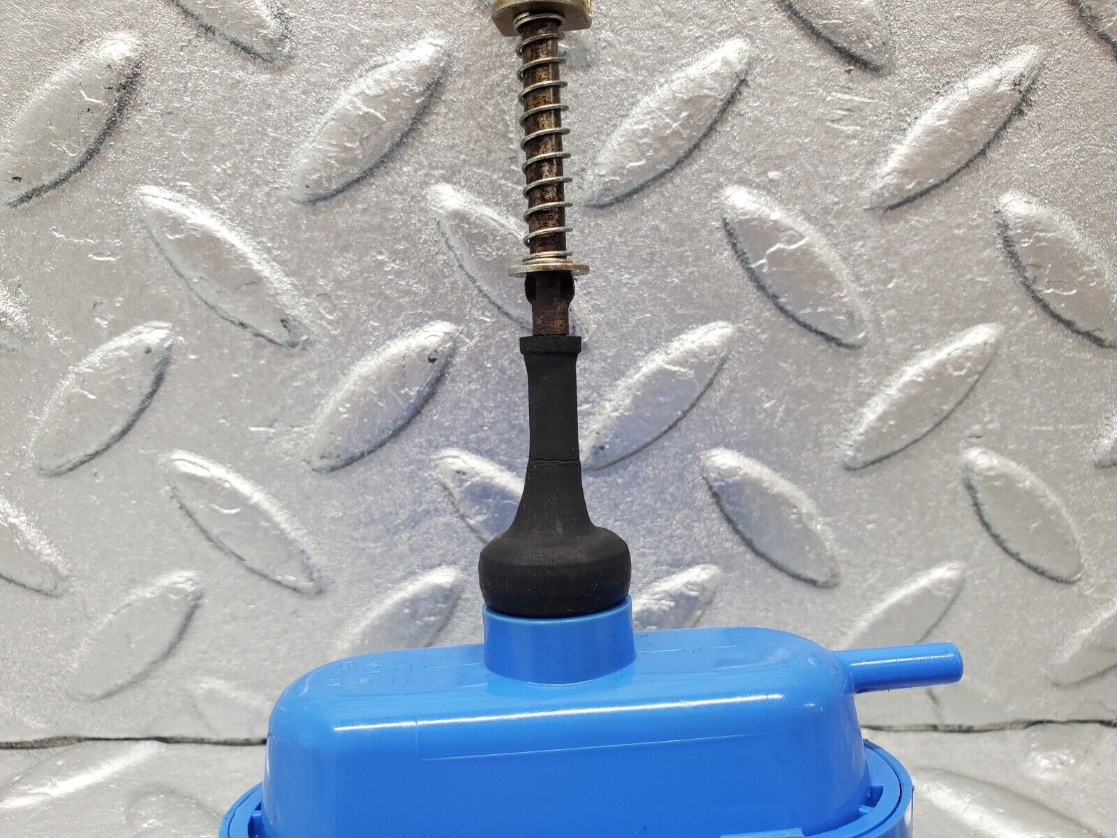 46473 Mercedes-Benz C123 280CE Coupe Trunk Lock Vacuum Actuator