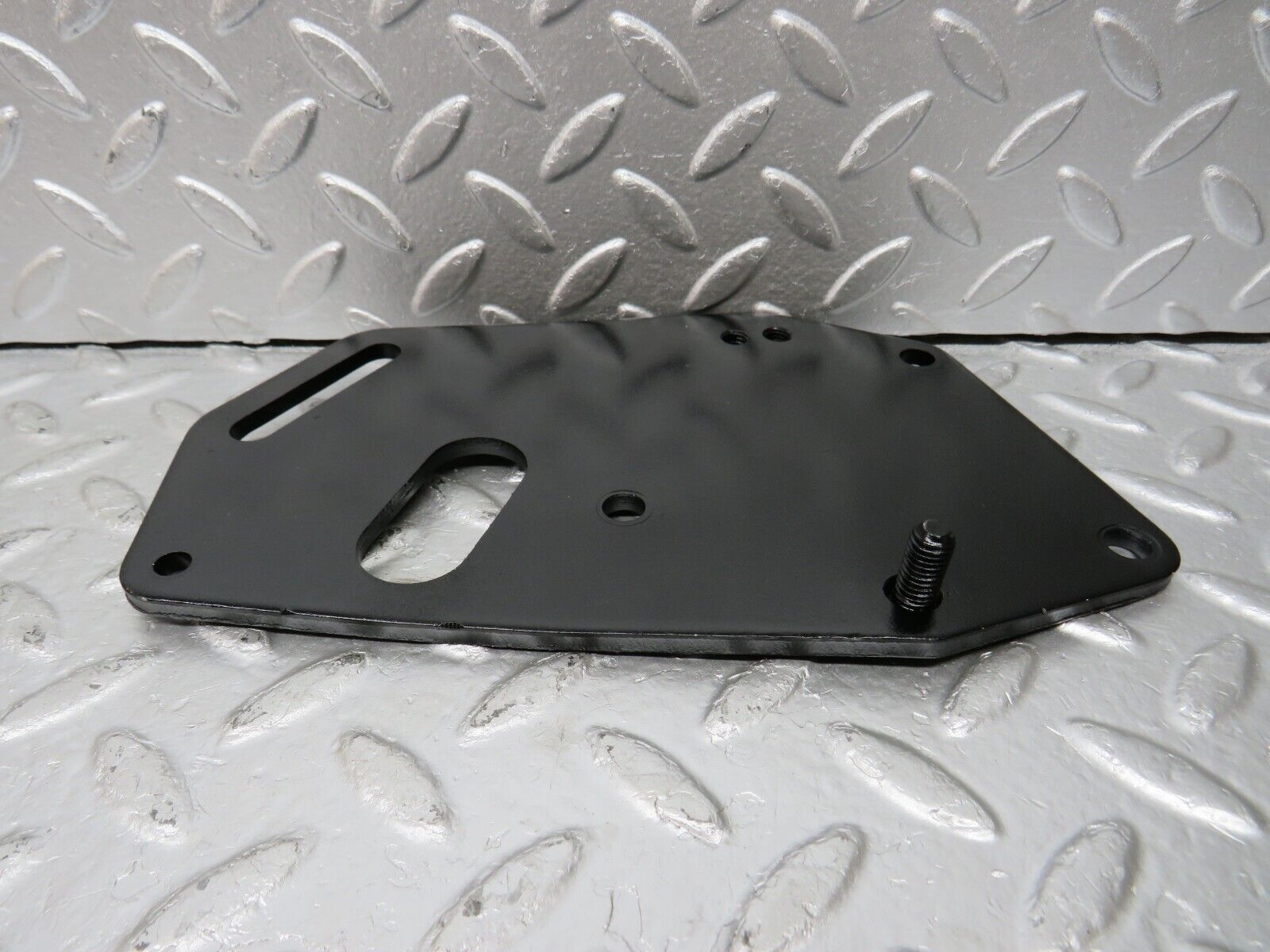 33087 Mercedes-Benz C107 R107 350 V8 Power Steering Pump Bracket