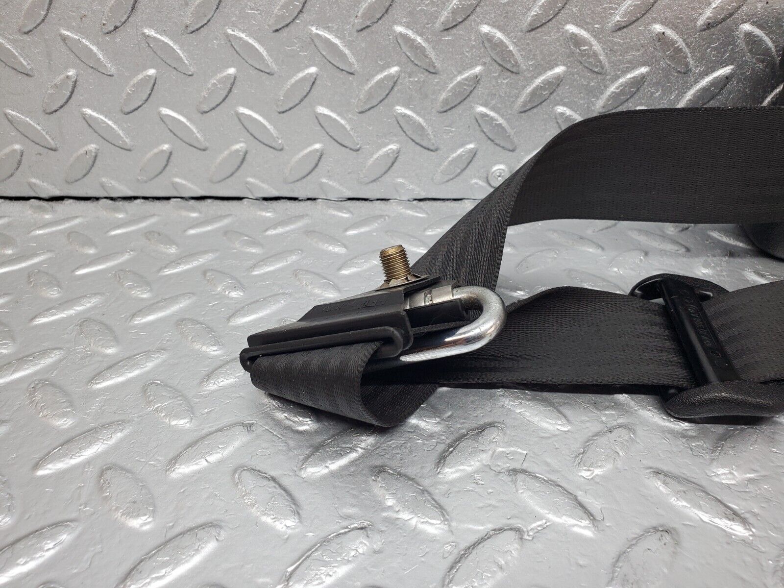 44521 Mercedes-Benz W123 280E Rear Seat Belt Set With Buckles 1268608985 1238603986 1238607369