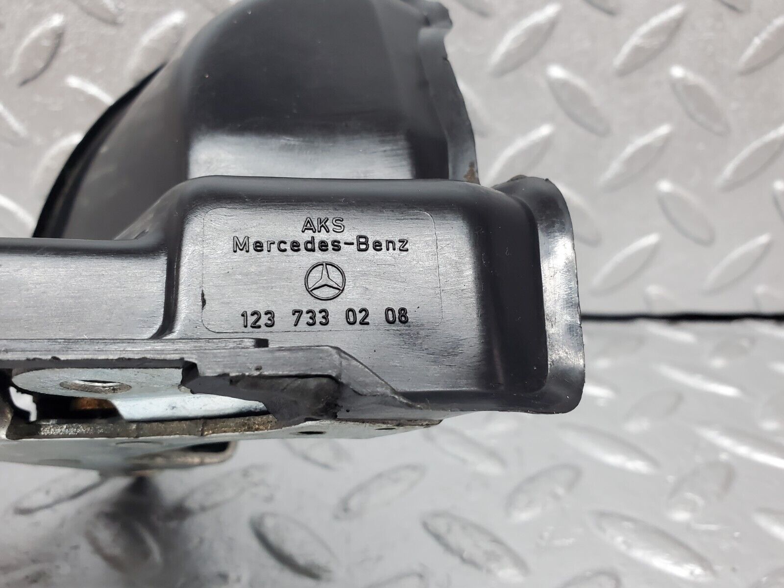 45622 Mercedes-Benz W126 420SE Rear Right Door Lock Mechanism 1237230208