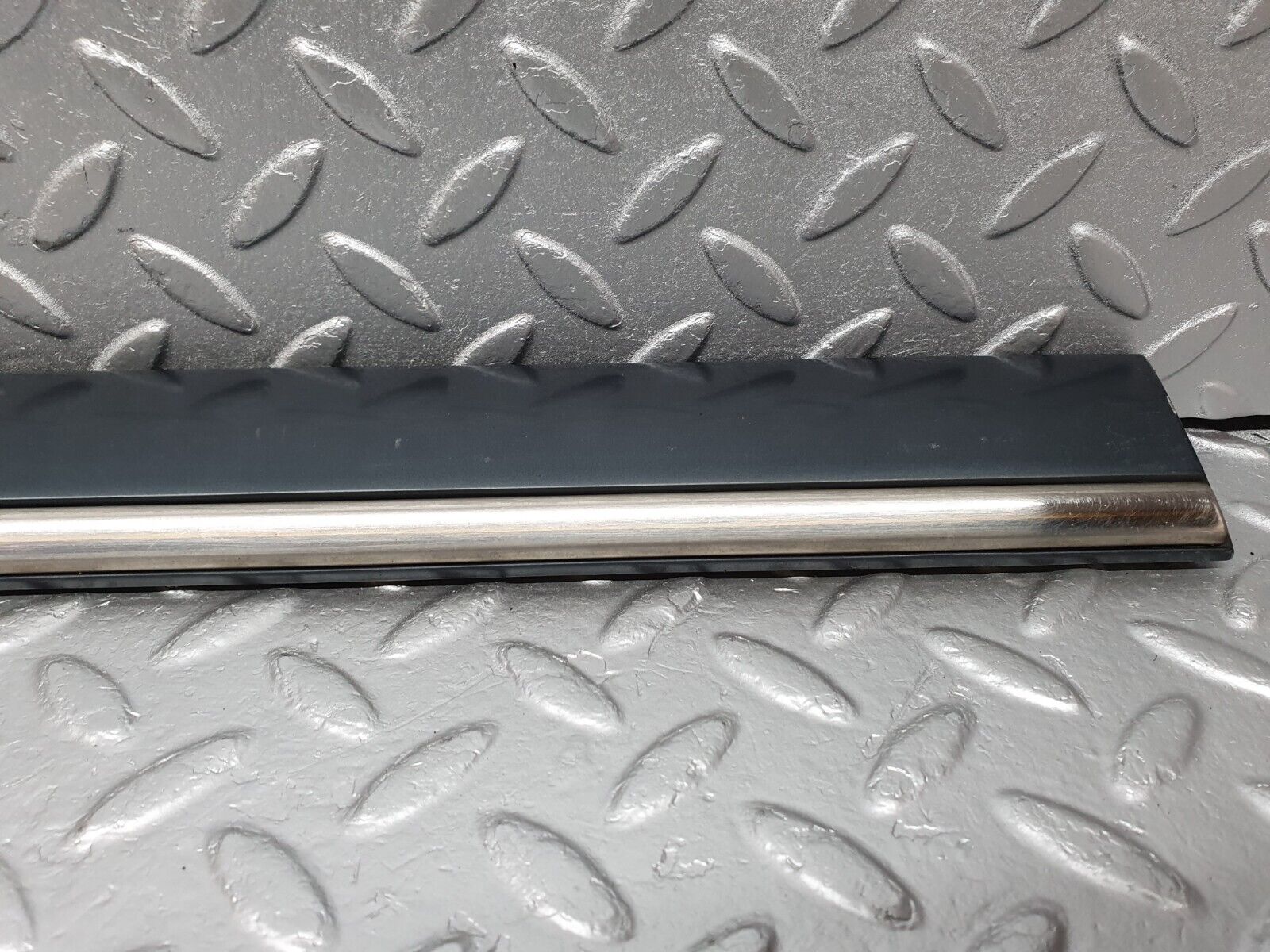 41807 Mercedes-Benz W202 C200 Rear Left Door Centre Moulding Trim 2026909762