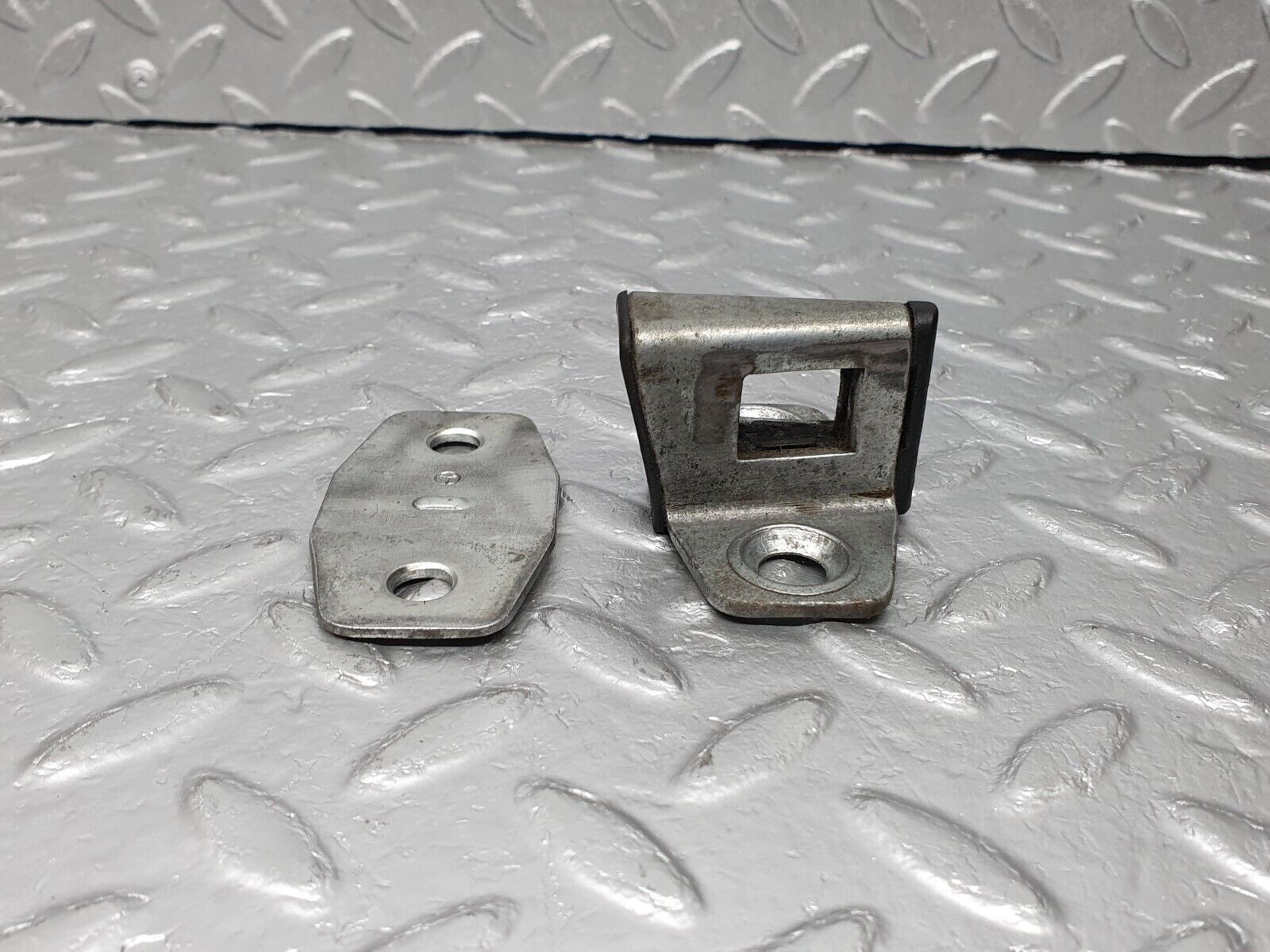 41691 Mercedes-Benz W124 200E Door Lock Latch