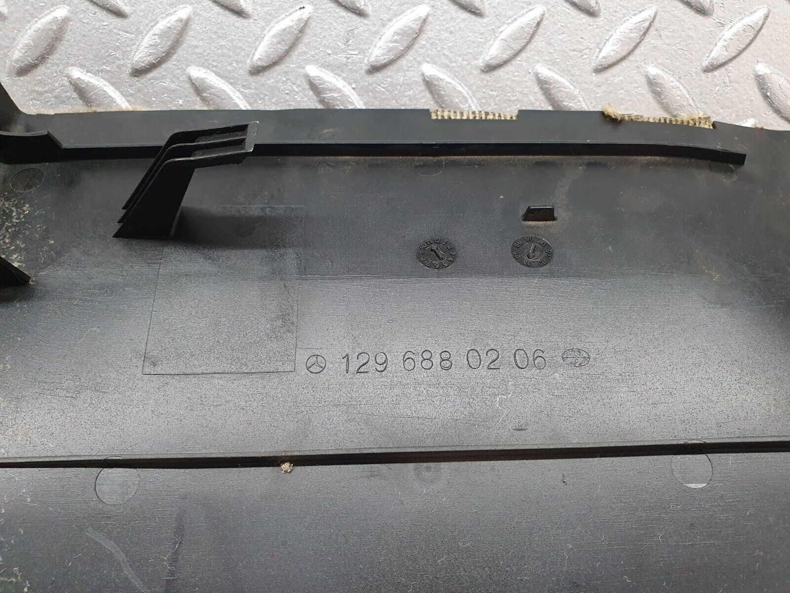 42184 Mercedes-Benz R129 320SL Coupe Kick Panel Right Side Beige 1296880206