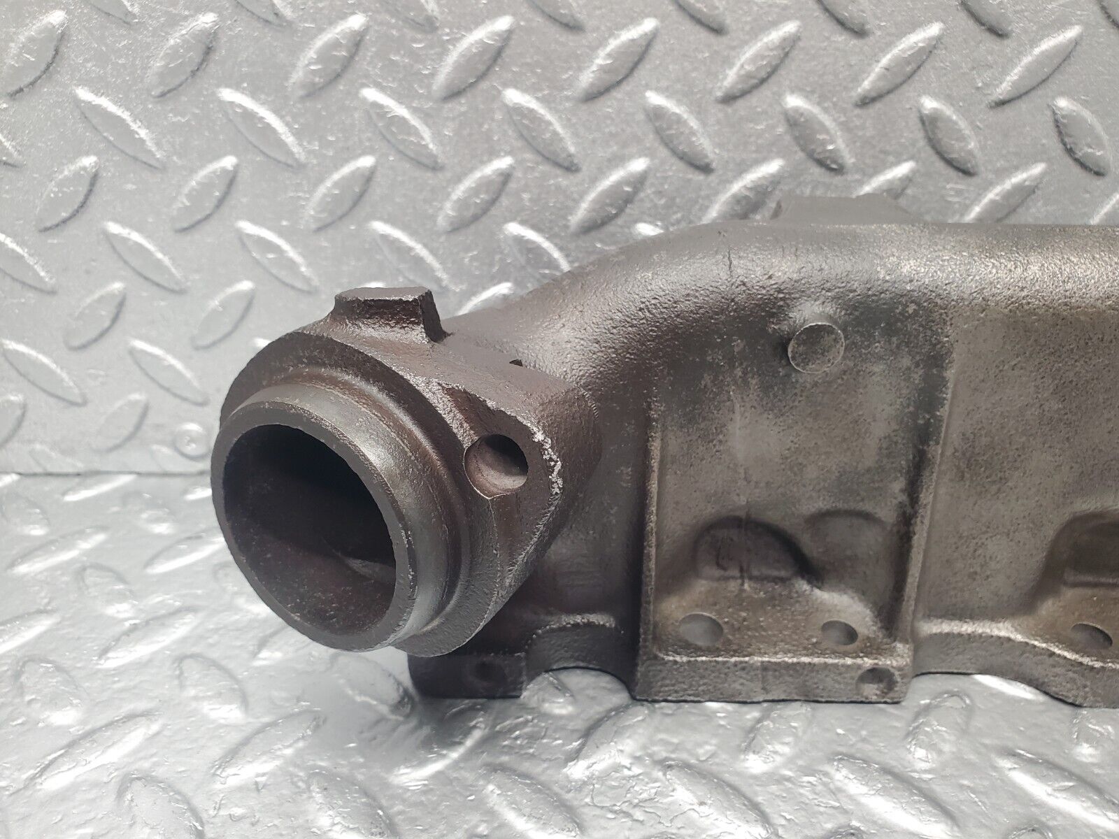 46219 Mercedes-Benz W124 280E Exhaust Manifold Cylinder 4-6 1041423601