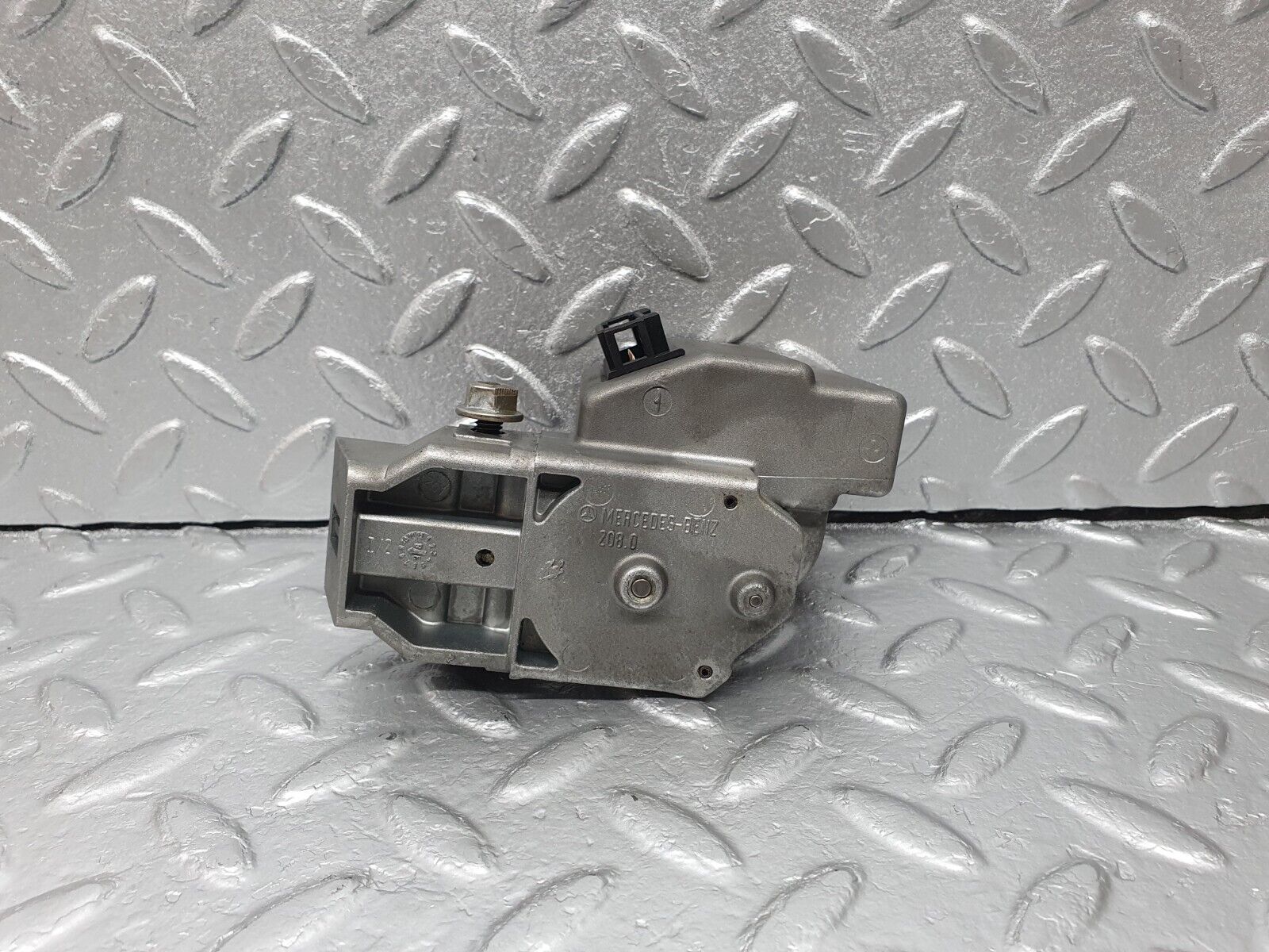 41860 Mercedes-Benz W202 C200 Steering Column Ignition Lock