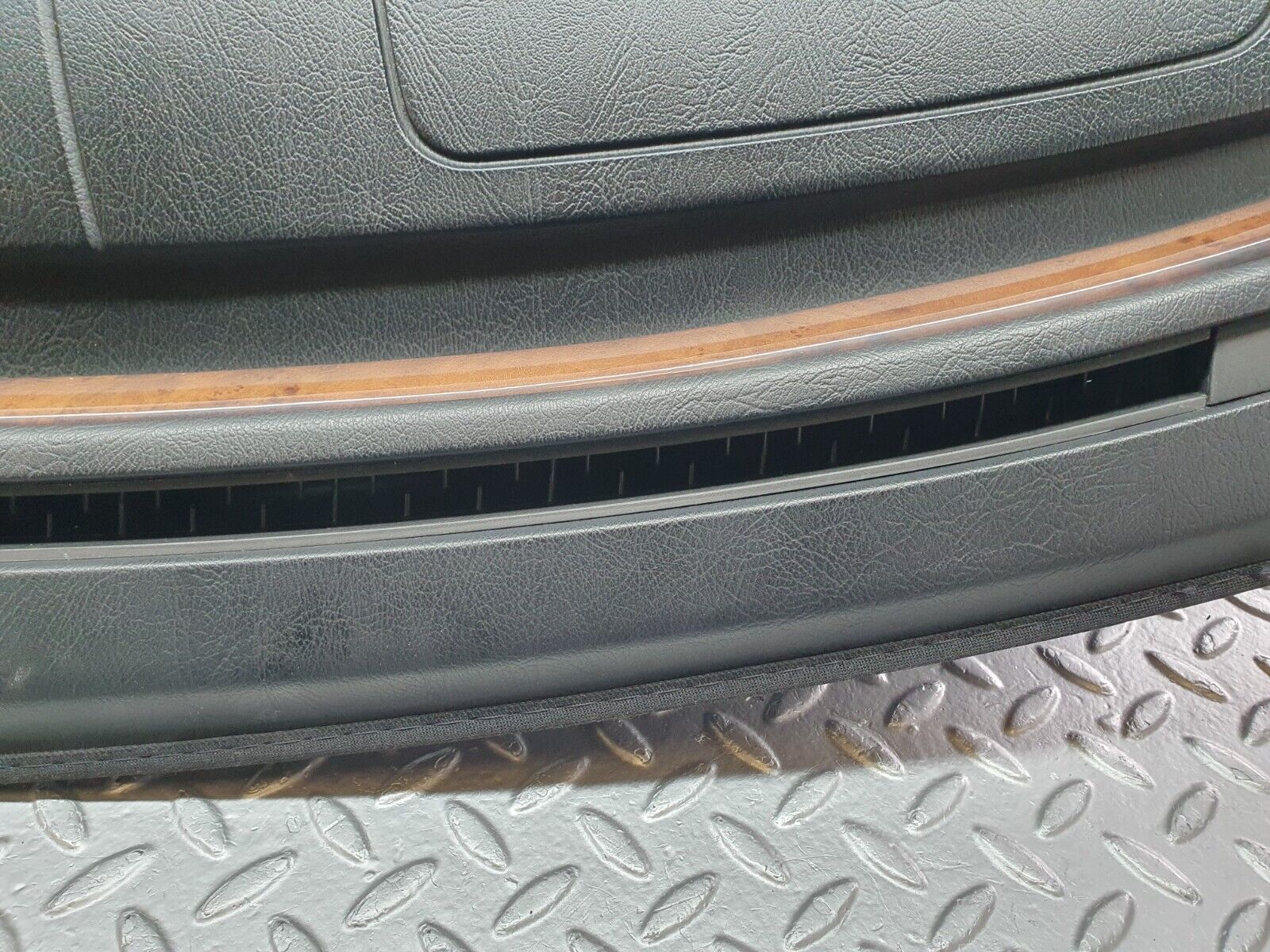 41837 Mercedes-Benz W202 C200 Dashboard Black