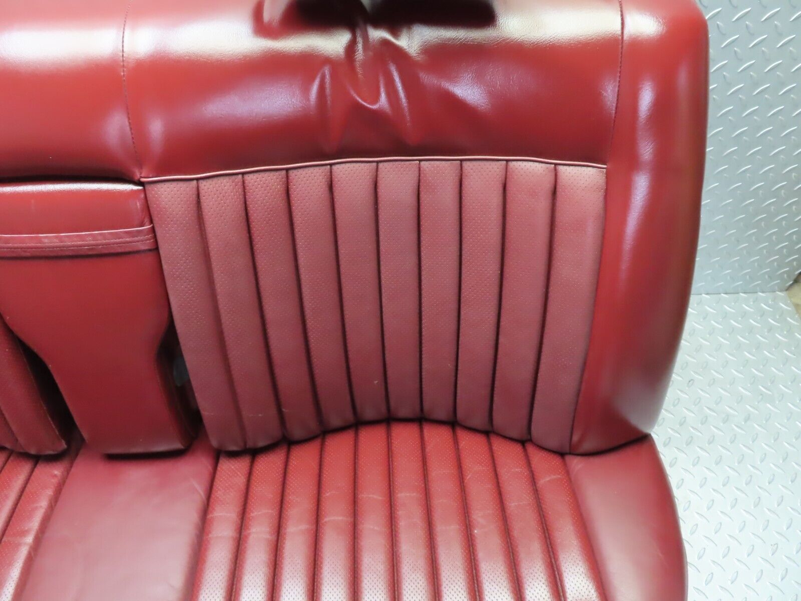 42909 Mercedes-Benz W126 300SE Rear Seat Red Leather 1269201716