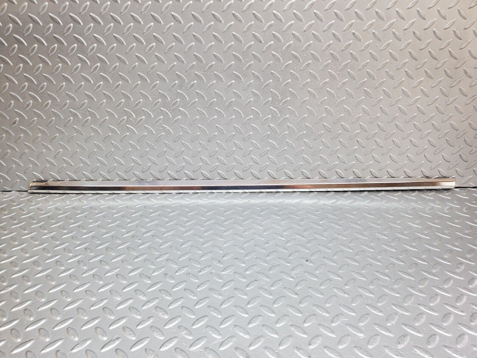 45810 Mercedes-Benz W126 420SE Rear Right Door Chrome Moulding Trim