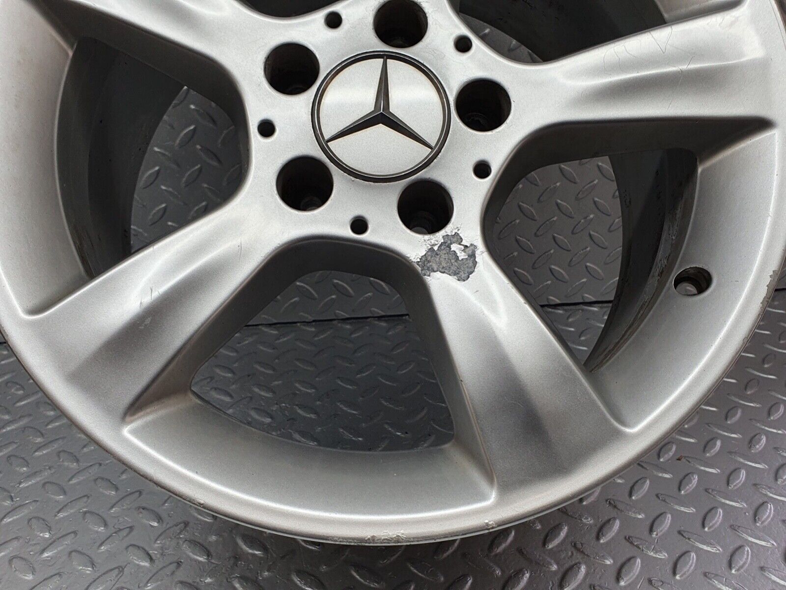 42020 Mercedes-Benz Alloy Wheel Set 7Jx16H2 8Jx16H2 ET31 ET32 2034012902