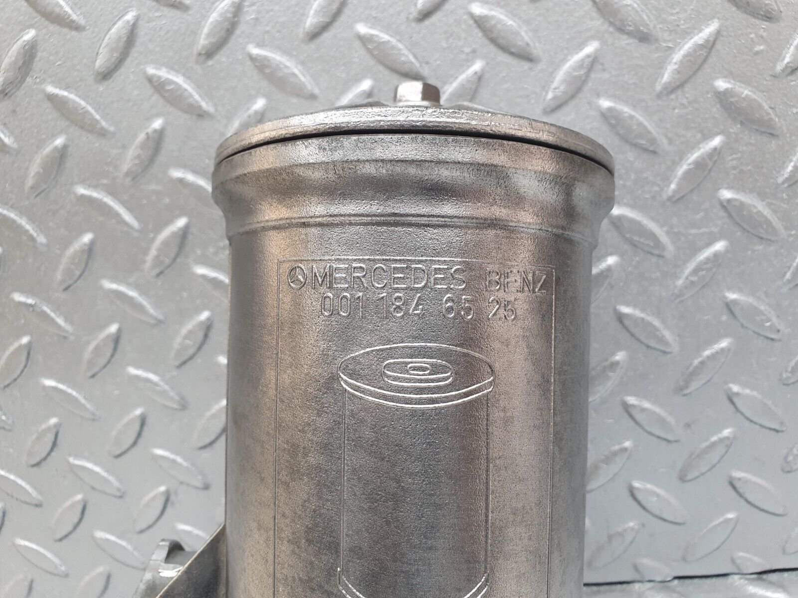 43752 Mercedes-Benz C126 380SEC Coupe Oil Filter Housing 1171801211 0011846525 1171840008