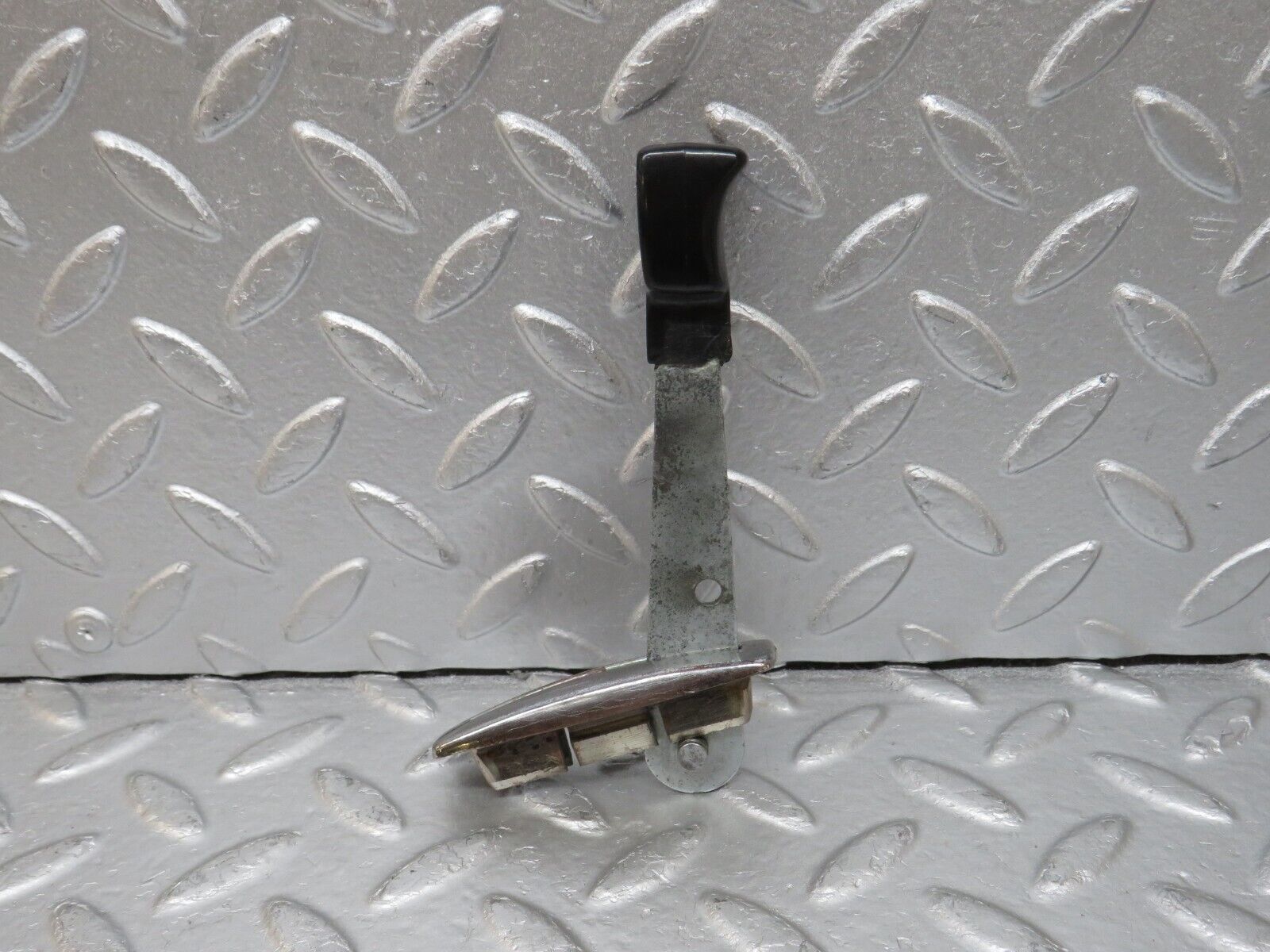 33180 Mercedes-Benz R107 Right Seat Folding Lever