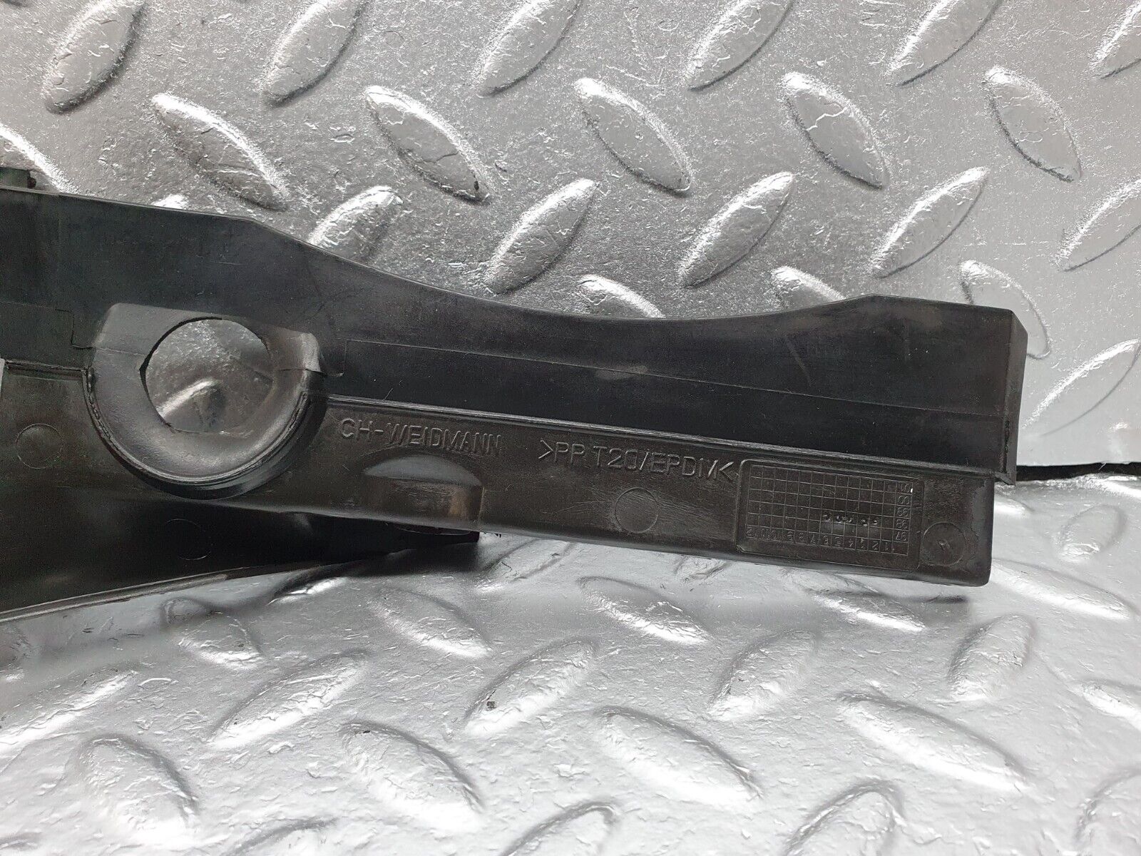 41956 Mercedes-Benz W202 C200 Radiator Support Baffle 2025054088