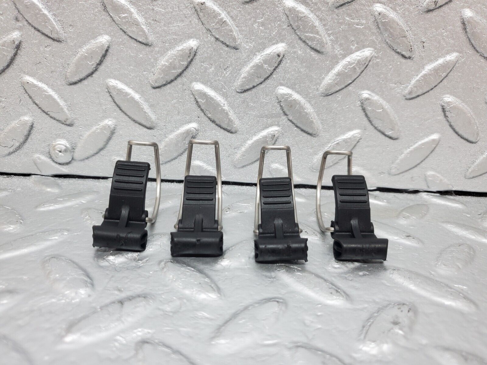 44835 Mercedes-Benz W124 220E Air Filter Housing Clip 4x