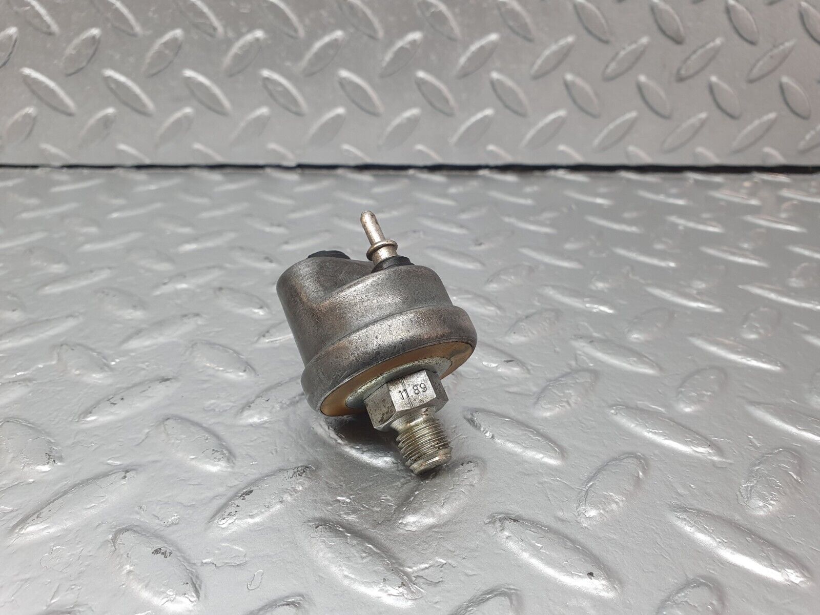 42907 Mercedes-Benz W201 190 2.0L Oil Pressure Sensor 0065429417