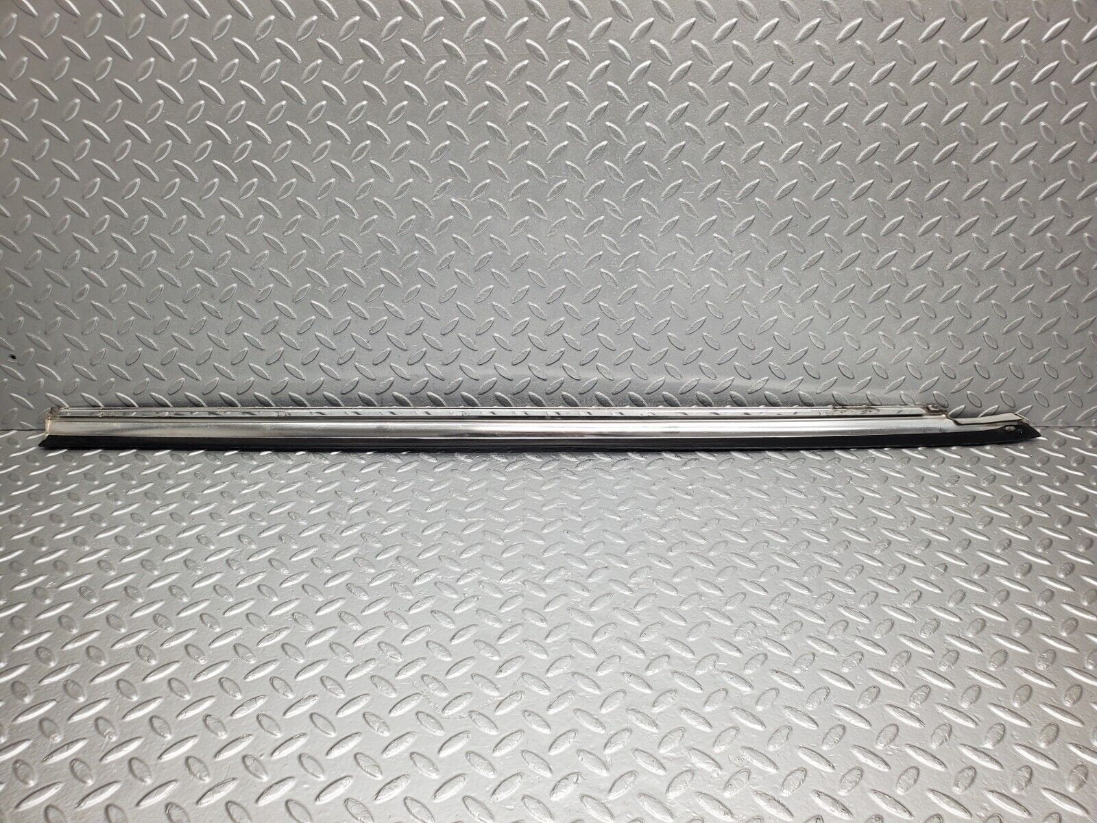46431 Mercedes-Benz C123 280CE Coupe Left Door Chrome Moulding Trim