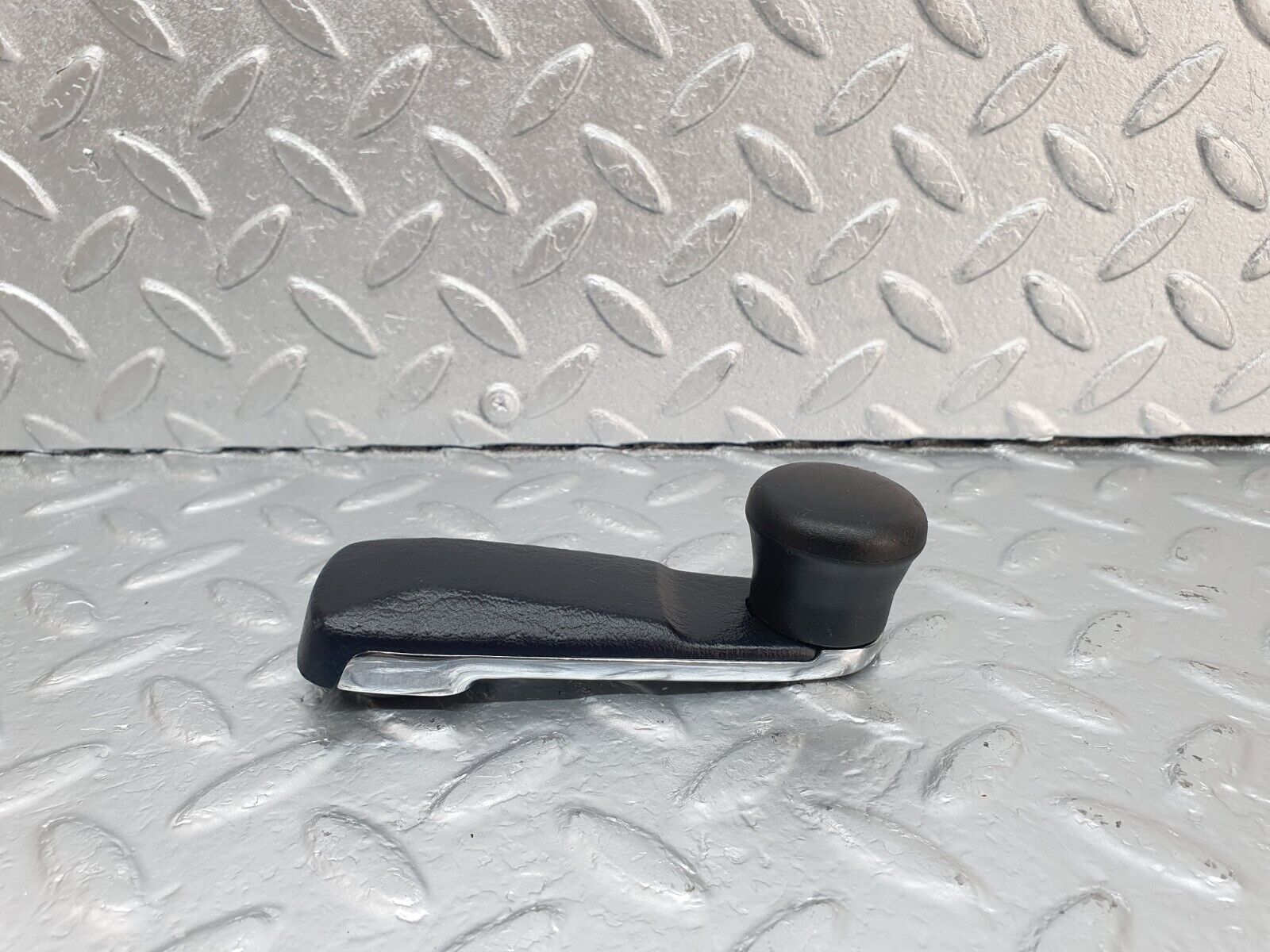42895 Mercedes-Benz W201 190 2.0L Window Lifter Crank Handle Black