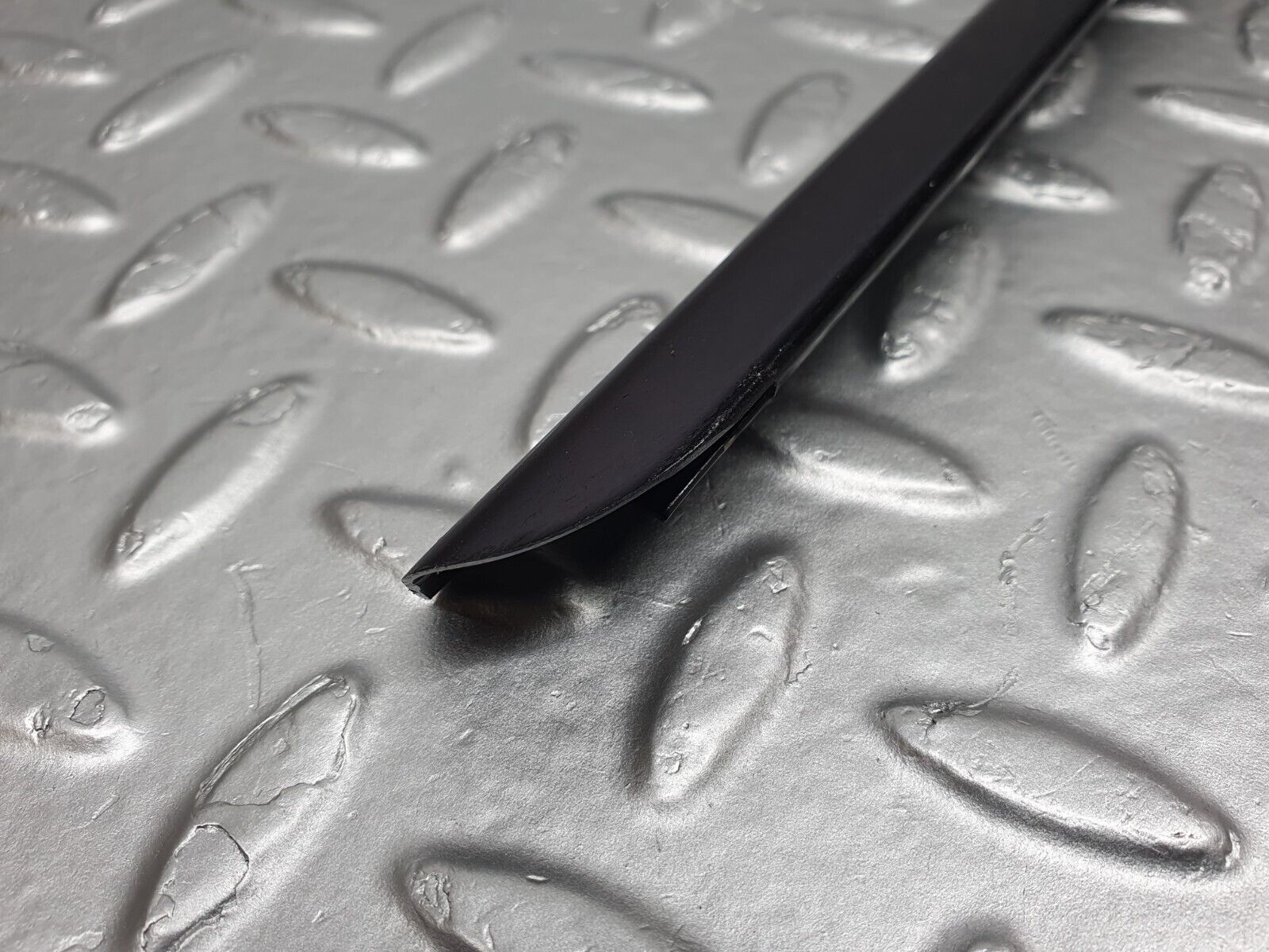 42107 Mercedes-Benz W202 C200 Front Left Door Moulding Trim