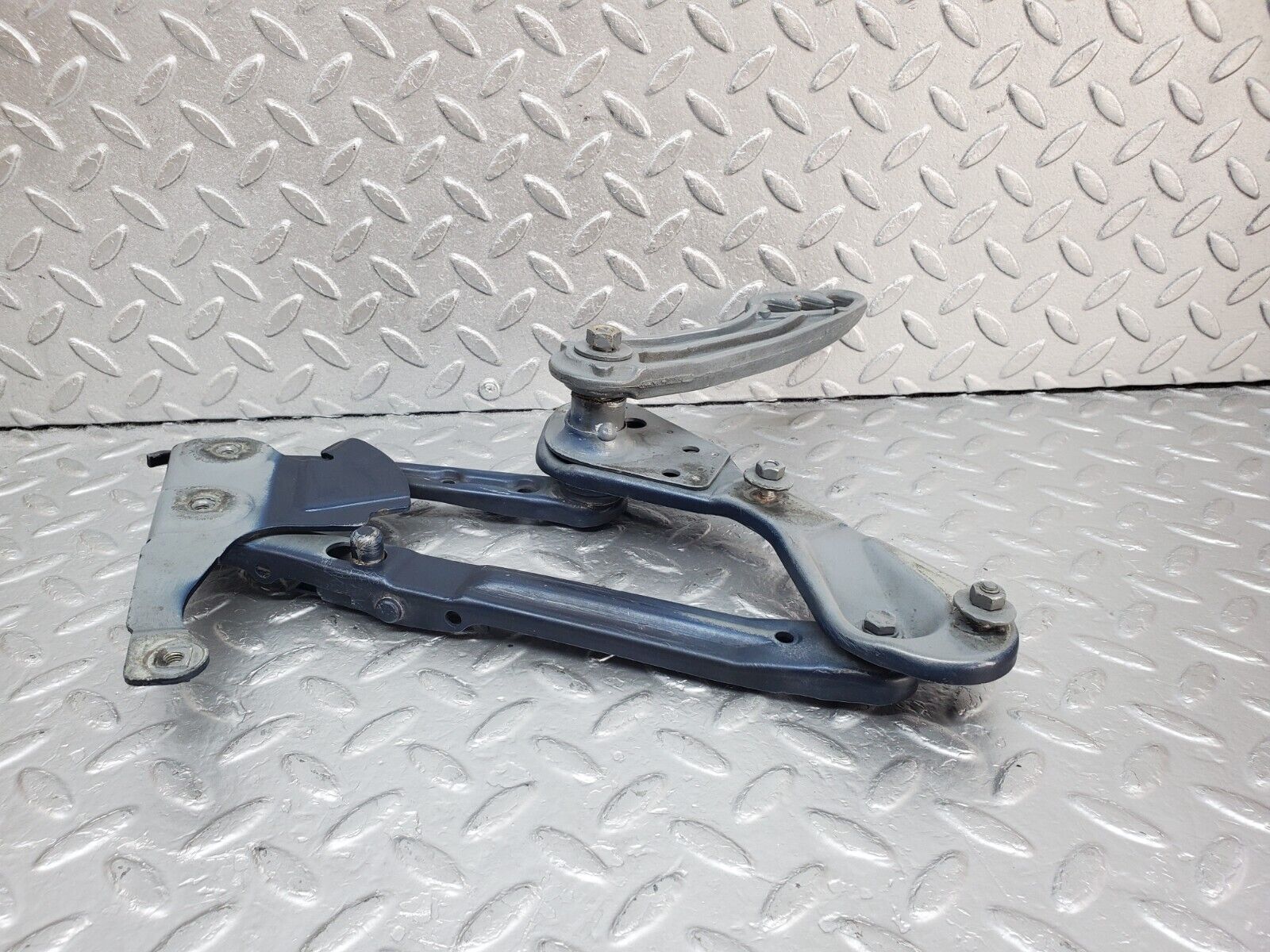 44843 Mercedes-Benz W124 220E Bonnet Hinge Left Side 1248800328 1298870174