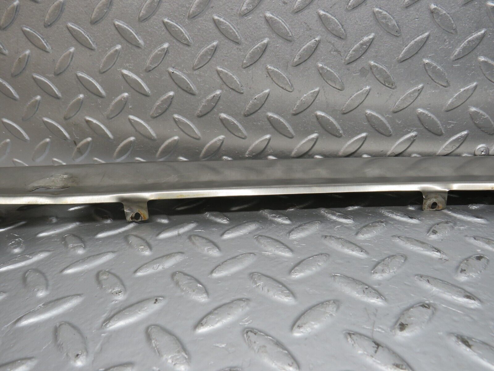 39865 Mercedes-Benz R107 350SL Windscreen Top Chrome Trim