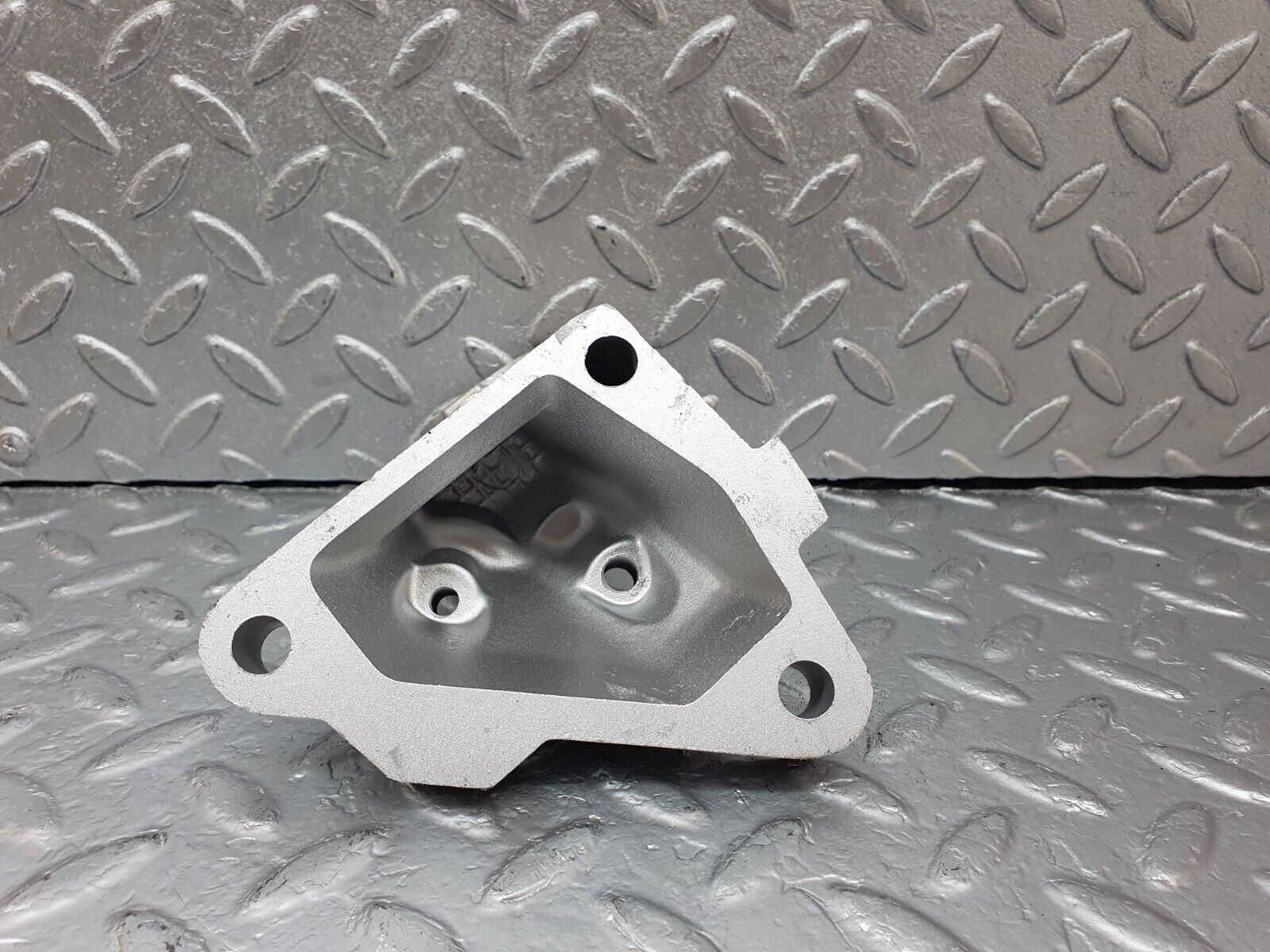 42710 Mercedes-Benz W201 190 2.0L Engine Mount Bracket Left Side 1022234104