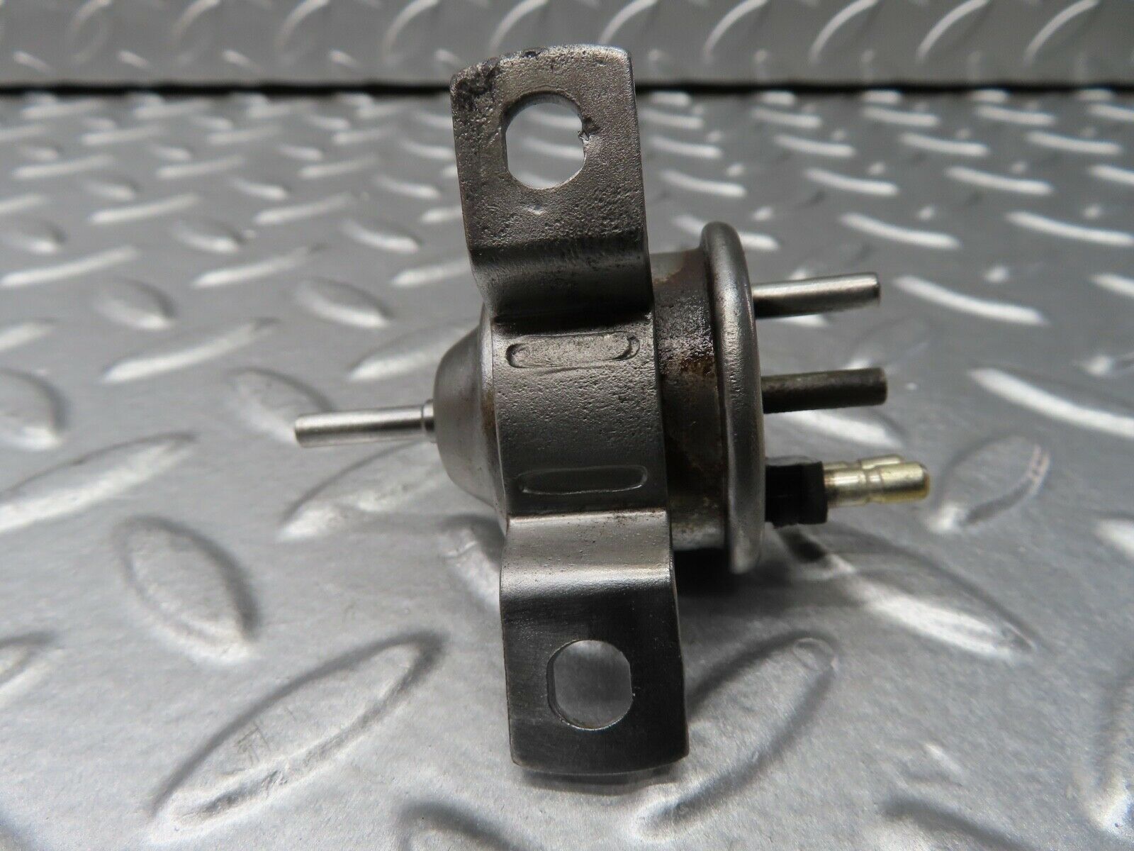 20559 Mercedes-Benz R107 450SL Vacuum Valve Pierburg