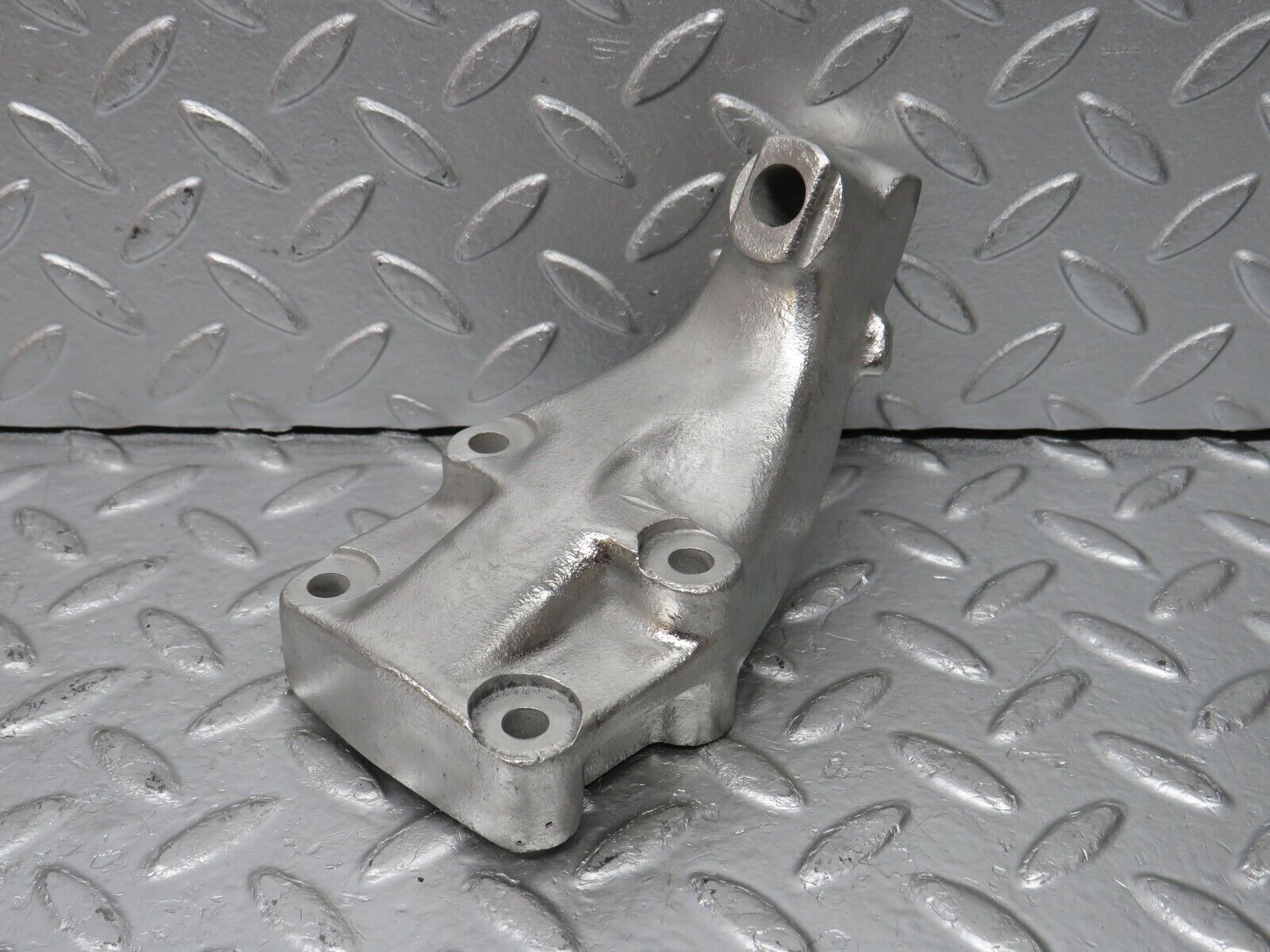 33061 Mercedes-Benz C107 R107 350 V8 Engine Mount Bracket Left 1162232204