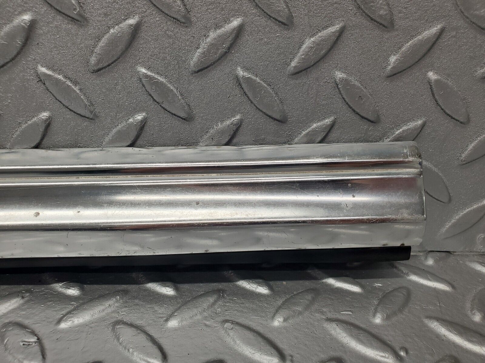 46431 Mercedes-Benz C123 280CE Coupe Left Door Chrome Moulding Trim