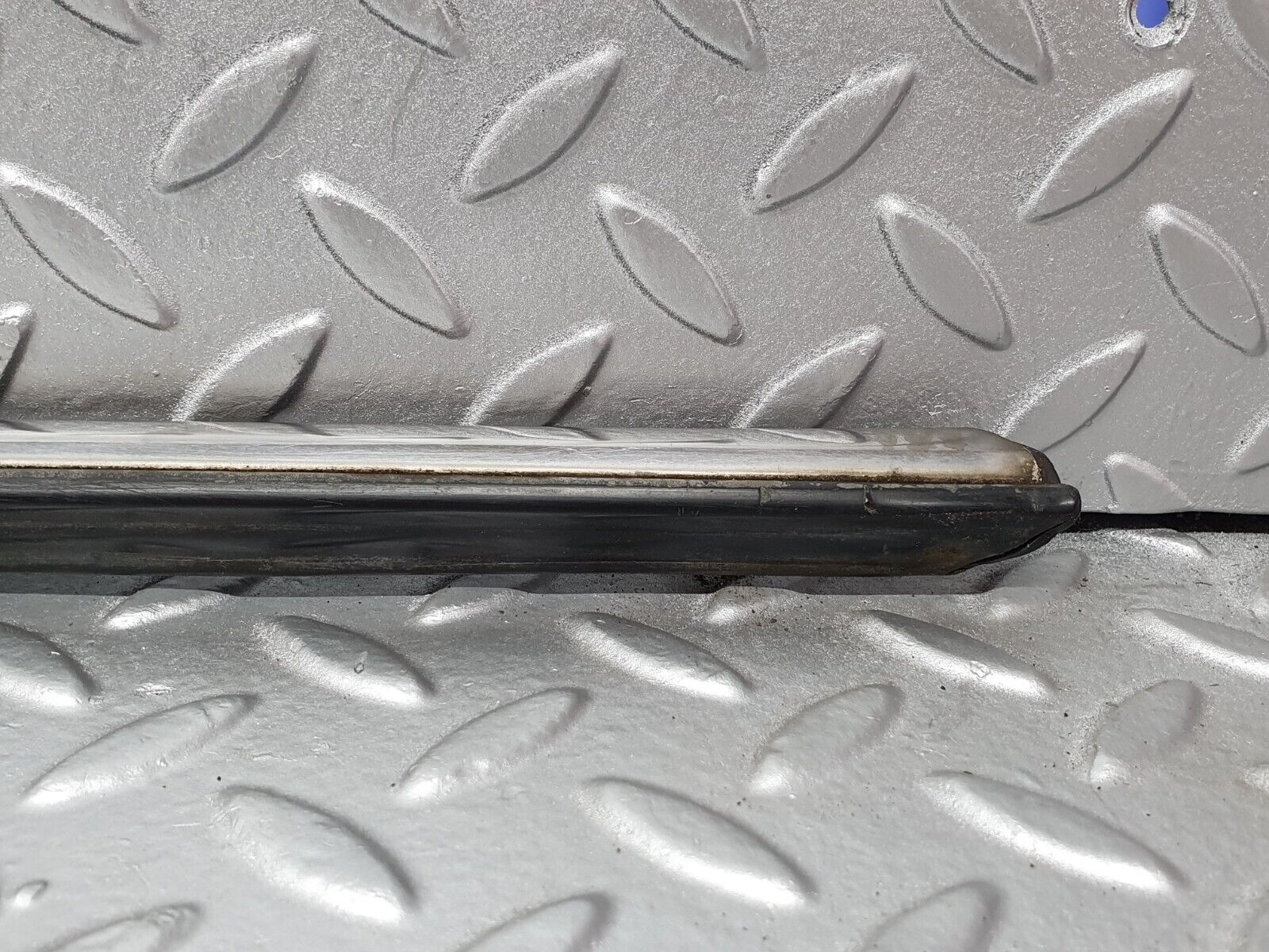 43460 Mercedes-Benz W108 280SE Front Left Fender Wing Centre Moulding Trim