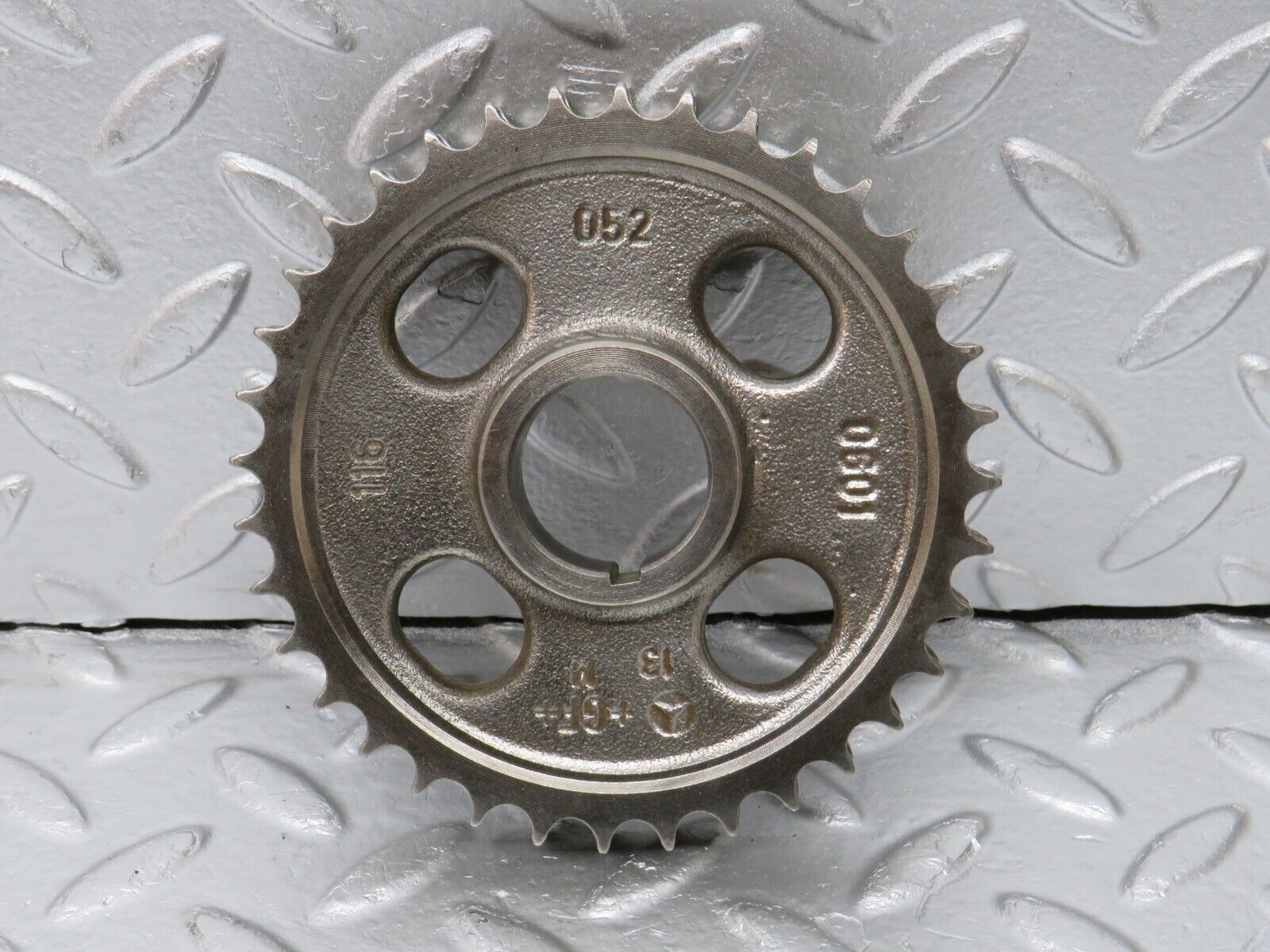 32949 Mercedes-Benz C107 R107 450 V8 Camshaft Timing Gear 1160520601