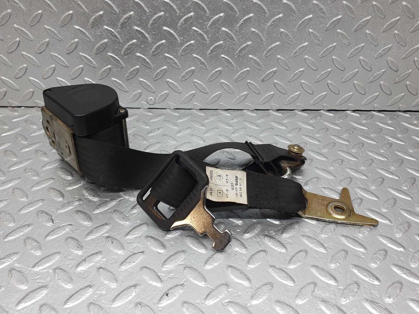 43810 Mercedes-Benz C126 380SEC Coupe Rear Seat Belt Set With Buckles 1268602185 1268602769 1268602869