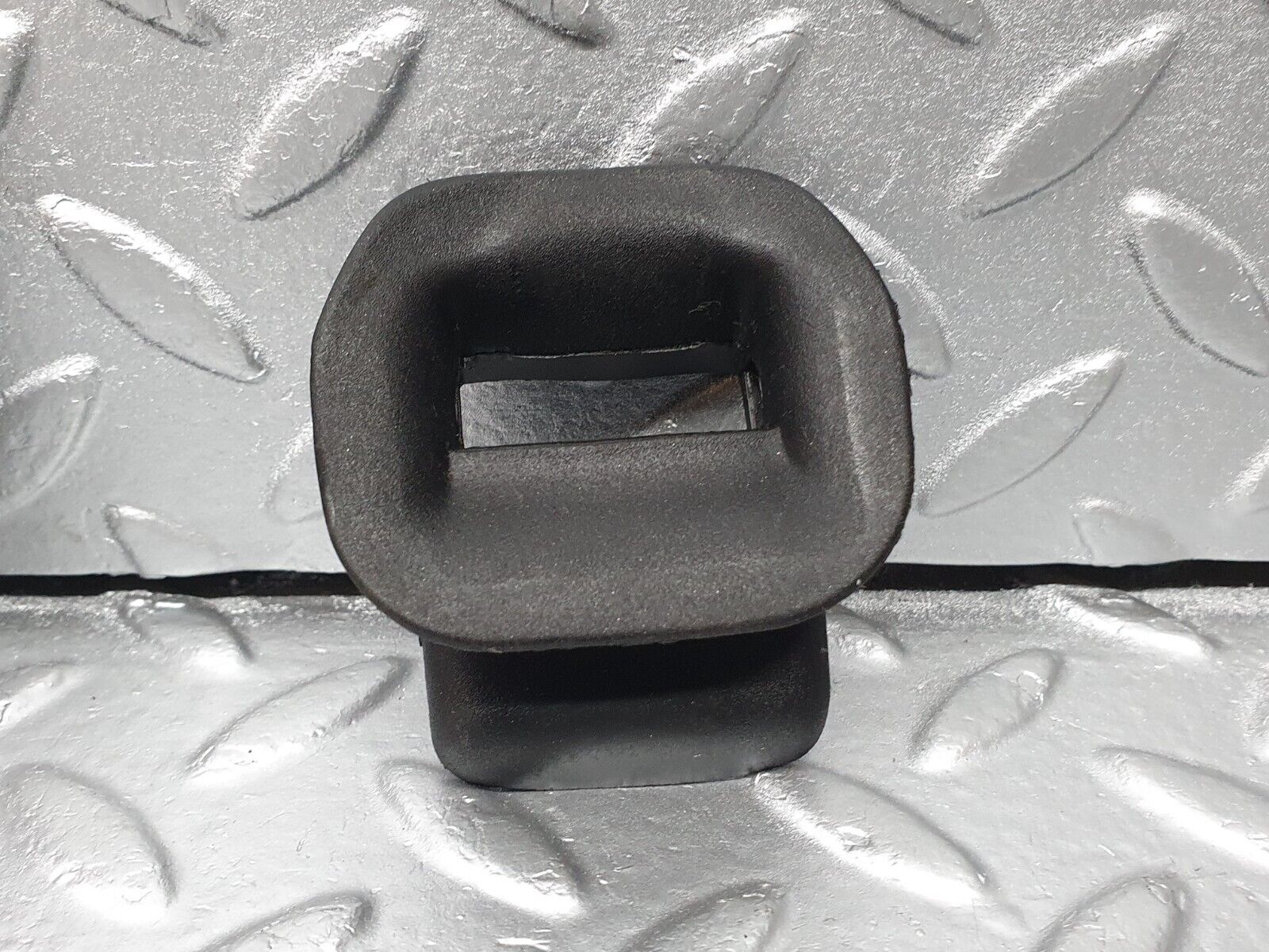 41878 Mercedes-Benz W202 C200 Front Door Check Strap Rubber Seal 2x 2027272430