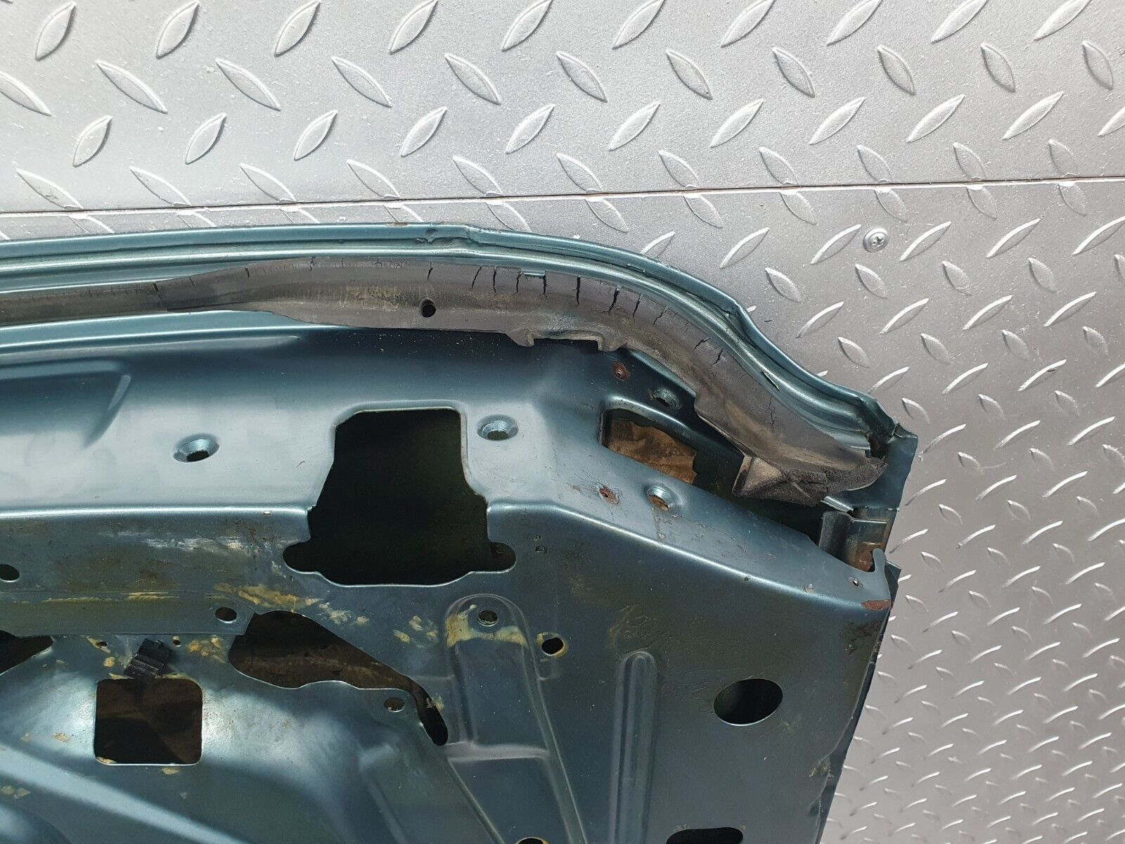 44056 Mercedes-Benz C123 230CE Coupe Left Door