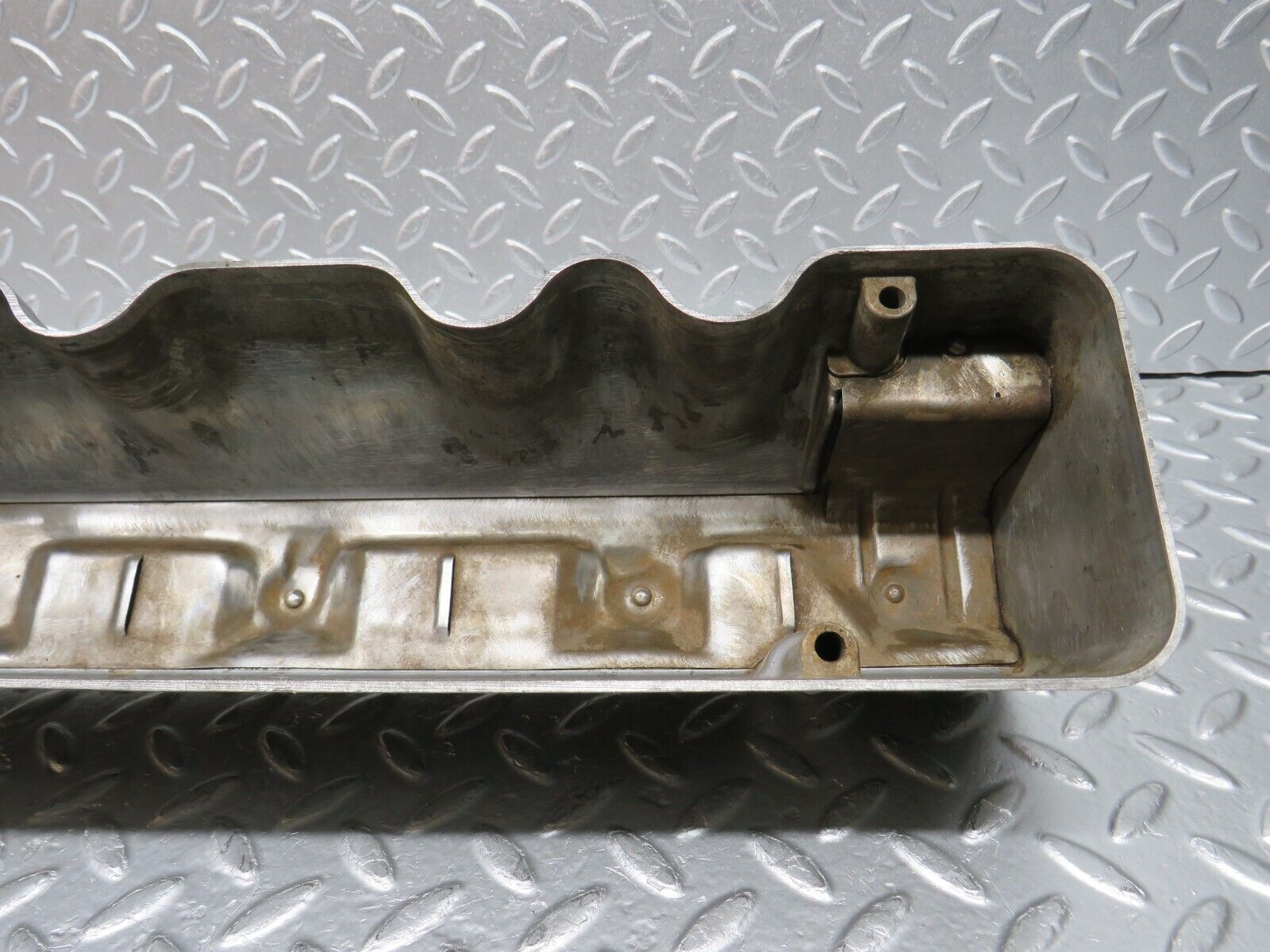 32963 Mercedes-Benz C107 R107 450 Cylinder Head Valve Cover Right 1160163305