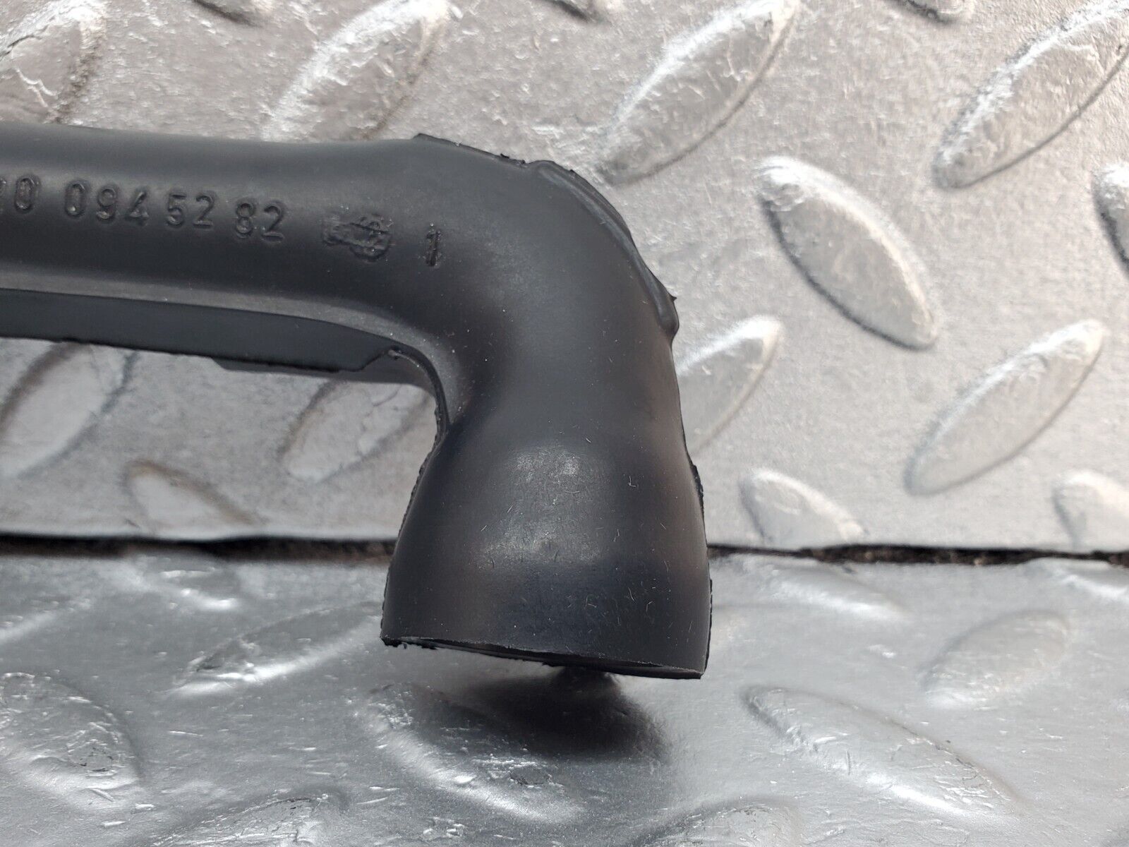 45394 Mercedes-Benz 280E M110.983 Air Intake Pipe 1100945282