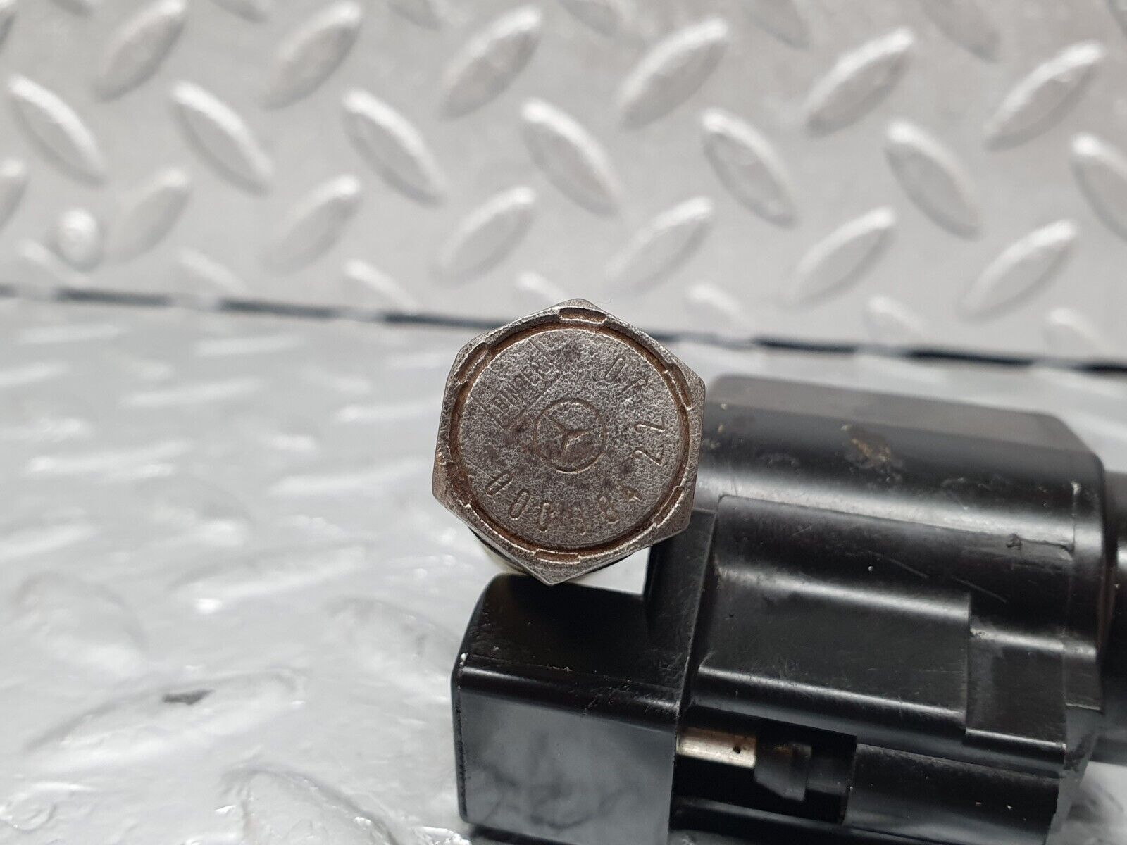 44077 Mercedes-Benz C123 230CE Coupe Automatic Gearbox Solenoid 722.401 0003041990