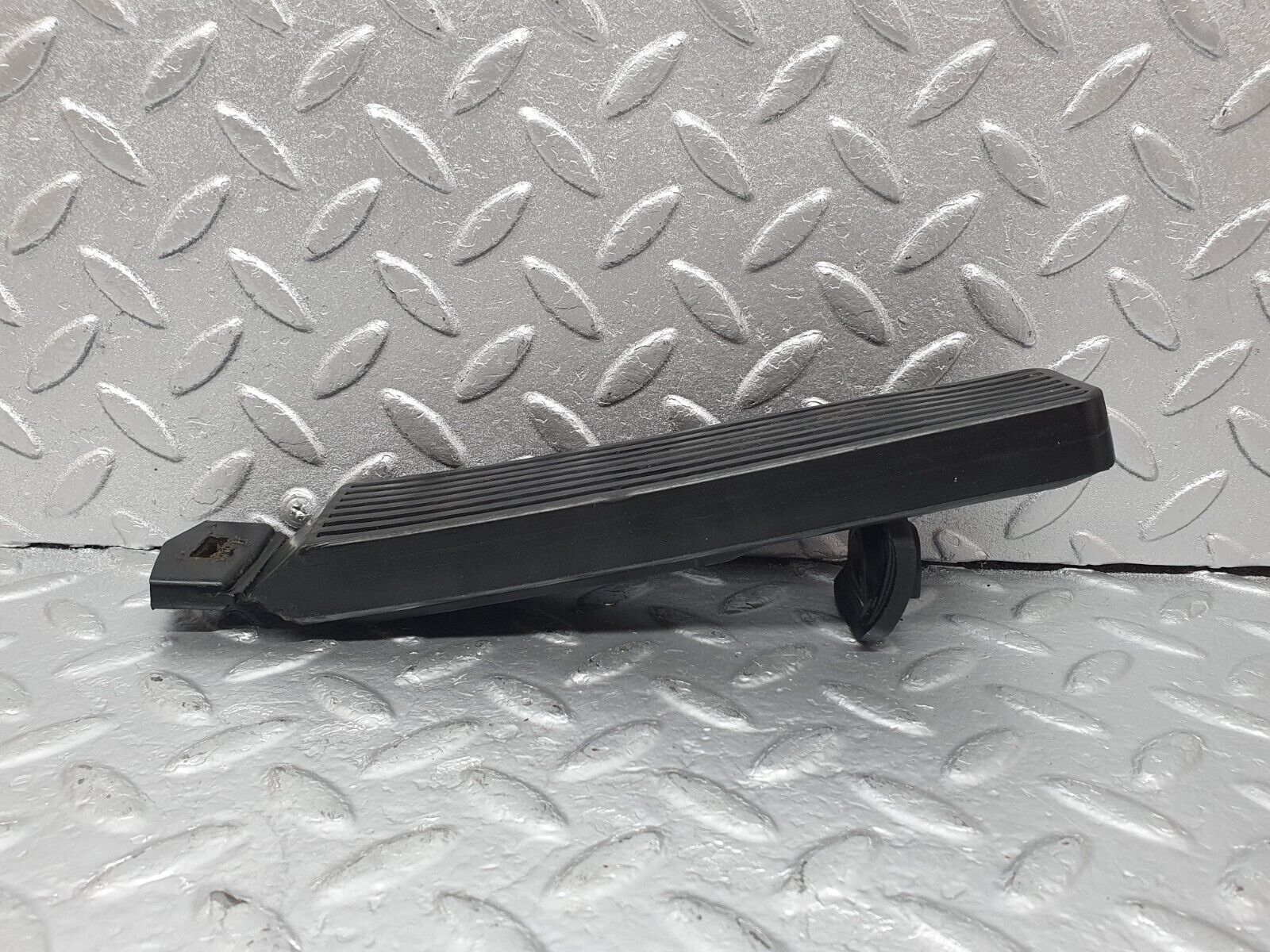 43638 Mercedes-Benz C126 380SEC Coupe Accelerator Pedal With Rubber 1263000504 1233010082