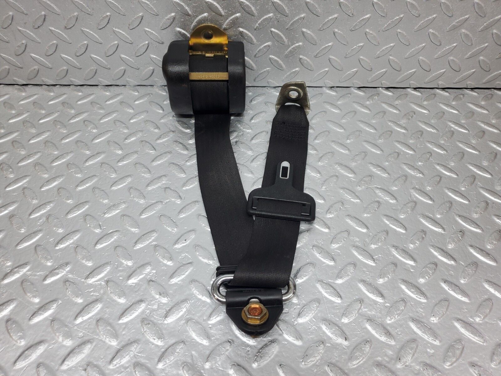 44521 Mercedes-Benz W123 280E Rear Seat Belt Set With Buckles 1268608985 1238603986 1238607369
