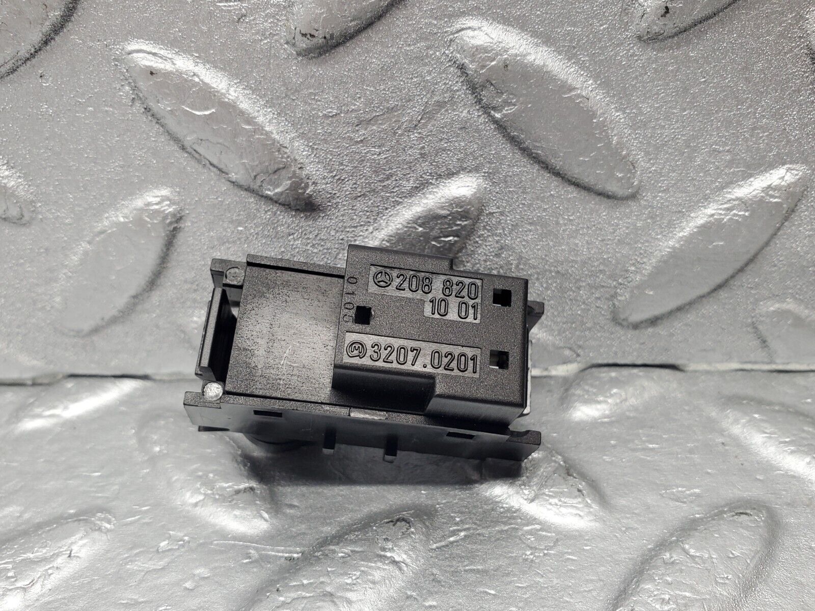 46010 Mercedes-Benz W220 S430 Airbag Switch 2088201001