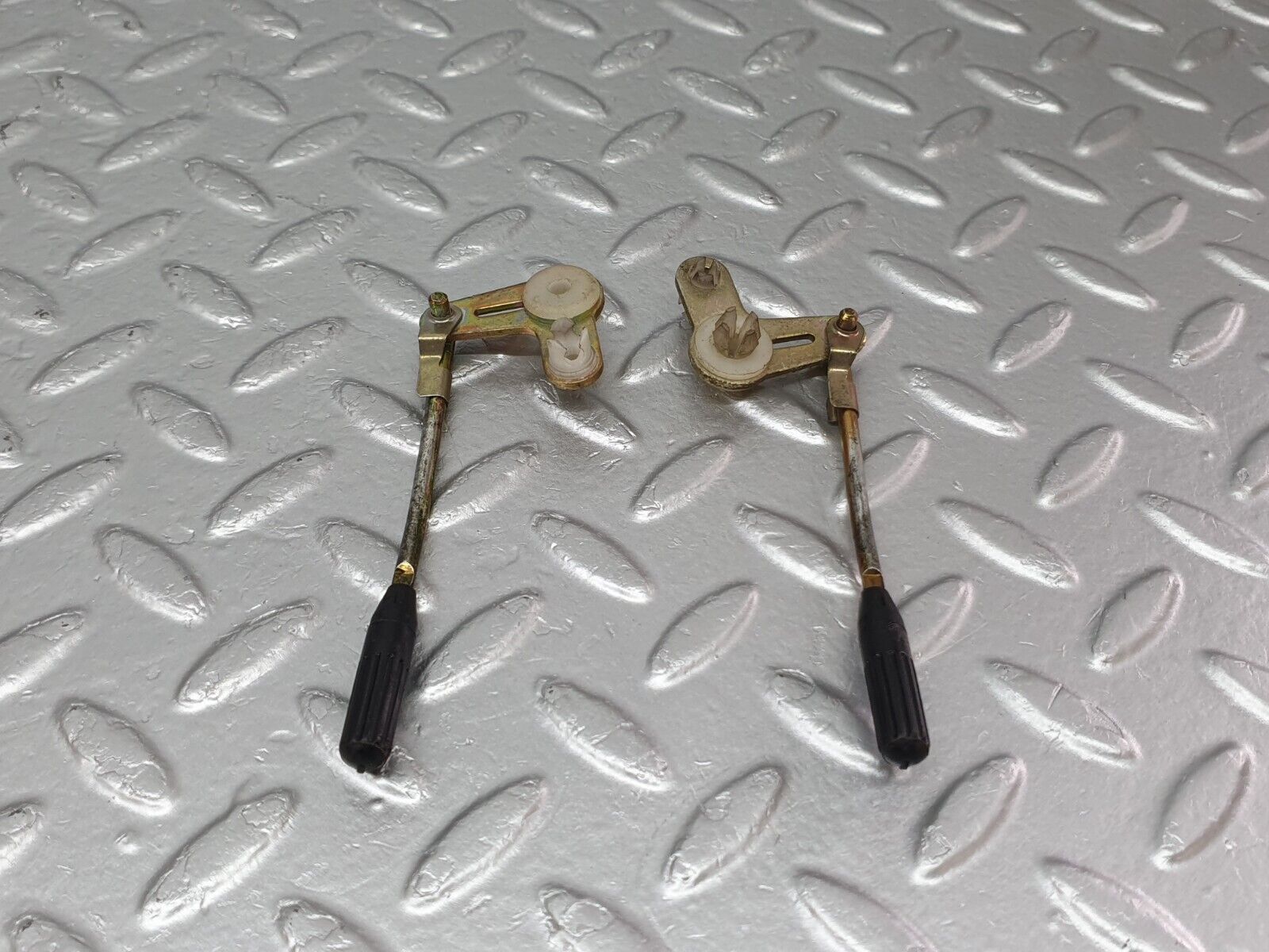 41708 Mercedes-Benz W124 200E Rear Door Lock Knob Pair