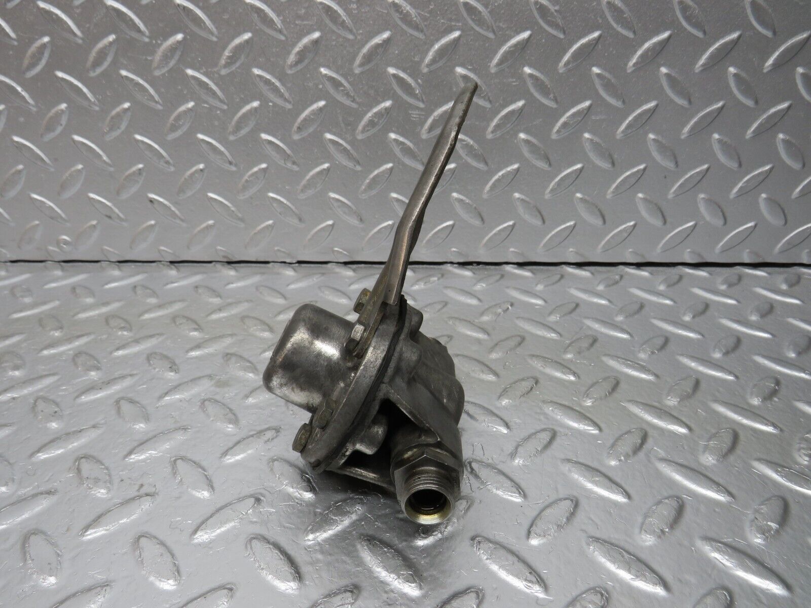 32956 Mercedes-Benz C107 R107 450 V8 Oil Pressure Damper 1161870196 1161870494