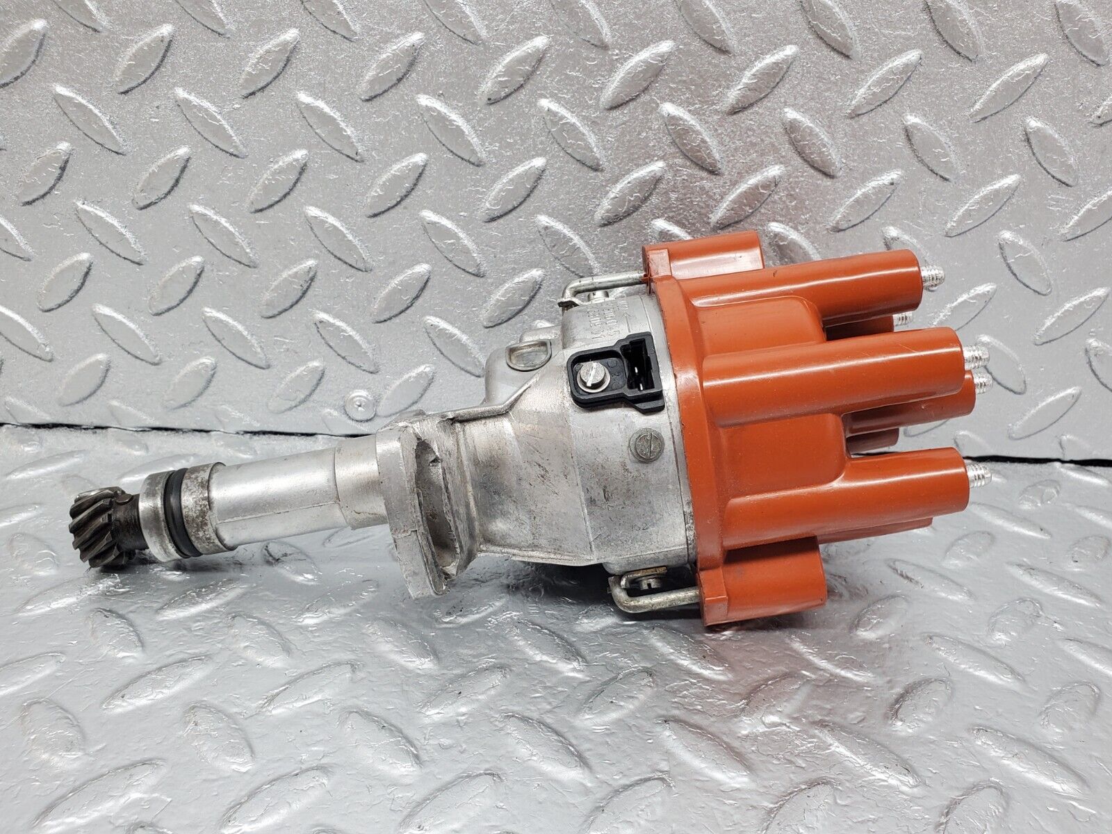 45385 Mercedes-Benz 280E M110.983 Ignition Distributor Bosch 0031580901 0237306045