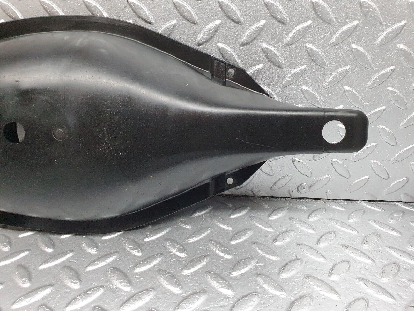 41779 Mercedes-Benz W202 C200 Rear Control Arm Cover 2x 1293520189 1293520188