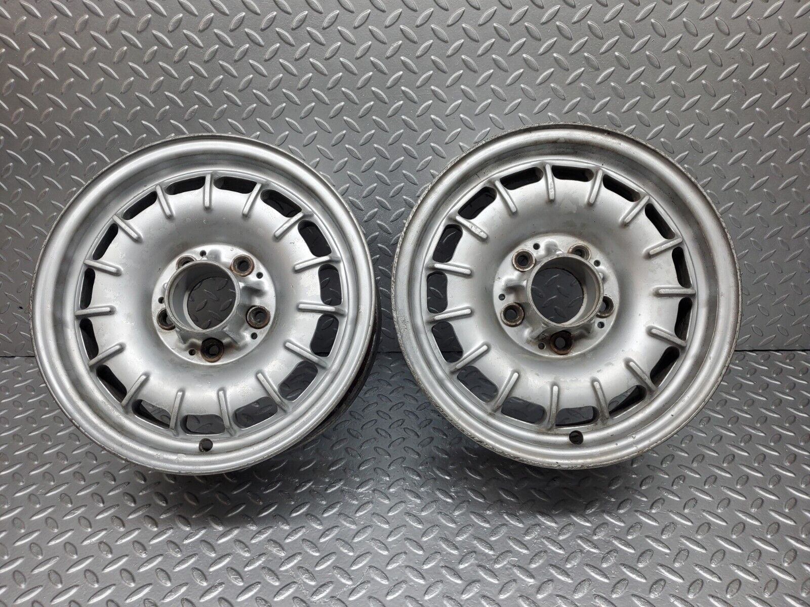 44556 Mercedes-Benz W123 Alloy Wheel Set Mexican Hat 6Jx14H2 ET30 1264001902