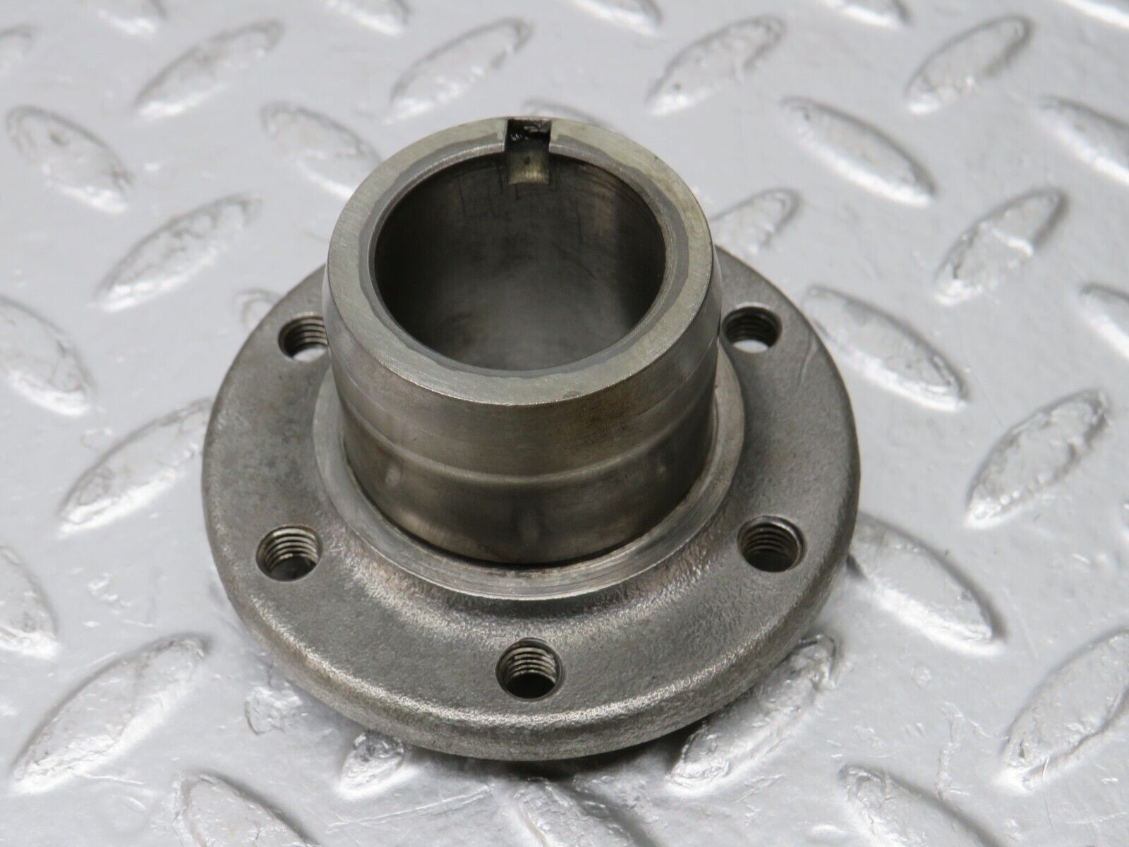 32968 Mercedes-Benz C107 R107 350 V8 Crankshaft Sleeve Hub