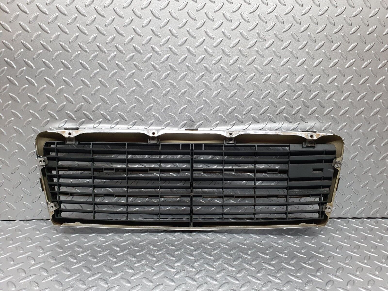41801 Mercedes-Benz W202 C200 Bonnet Grill Chrome 2028880323
