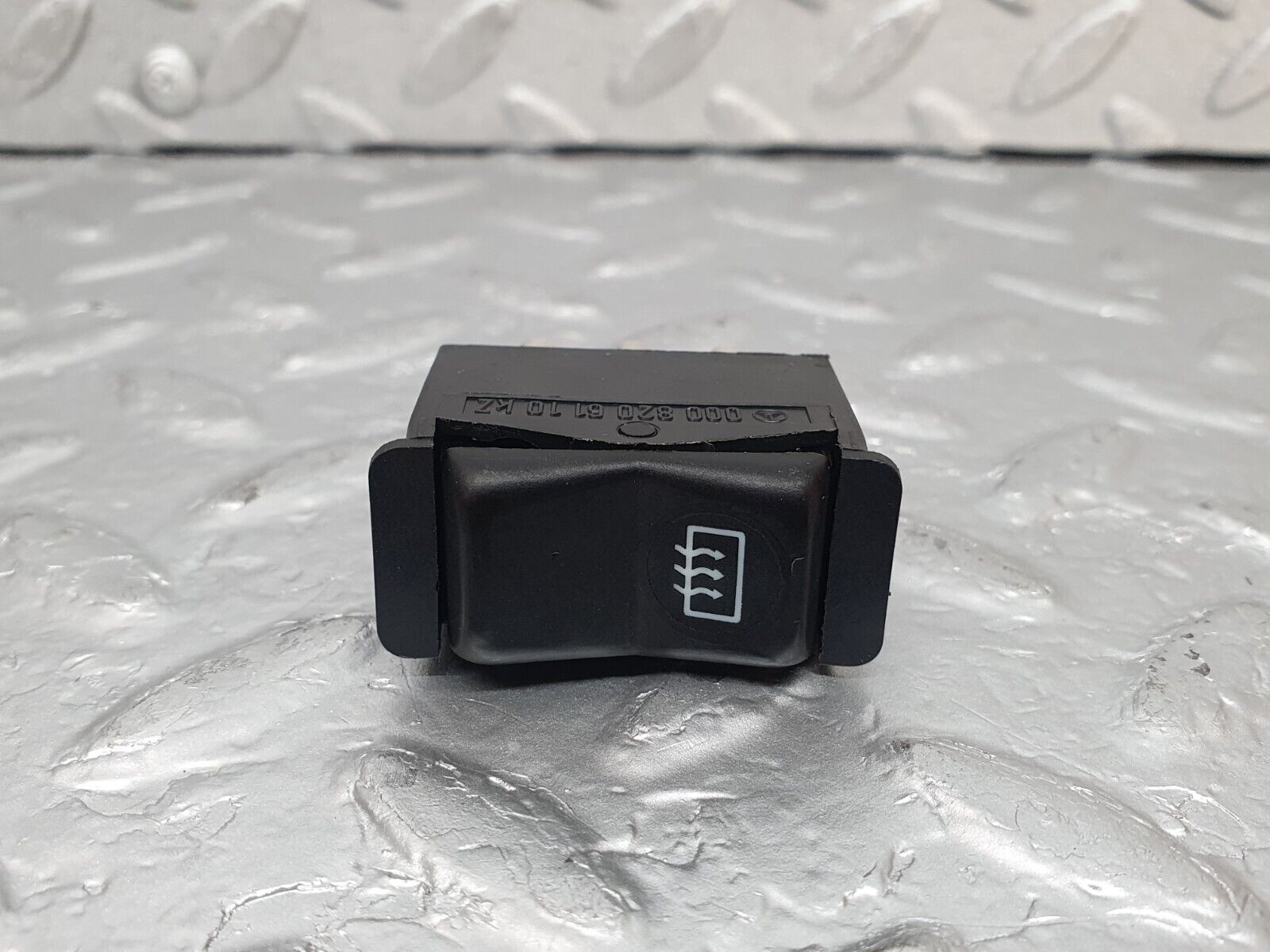 44115 Mercedes-Benz C123 230CE Coupe Rear Windscreen Defroster Switch 0008206110