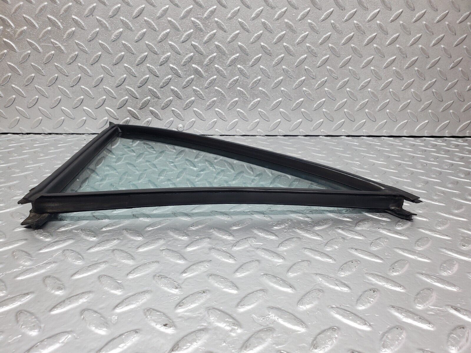 45804 Mercedes-Benz W126 420SE Rear Right Quarter Window Glass 1267350224