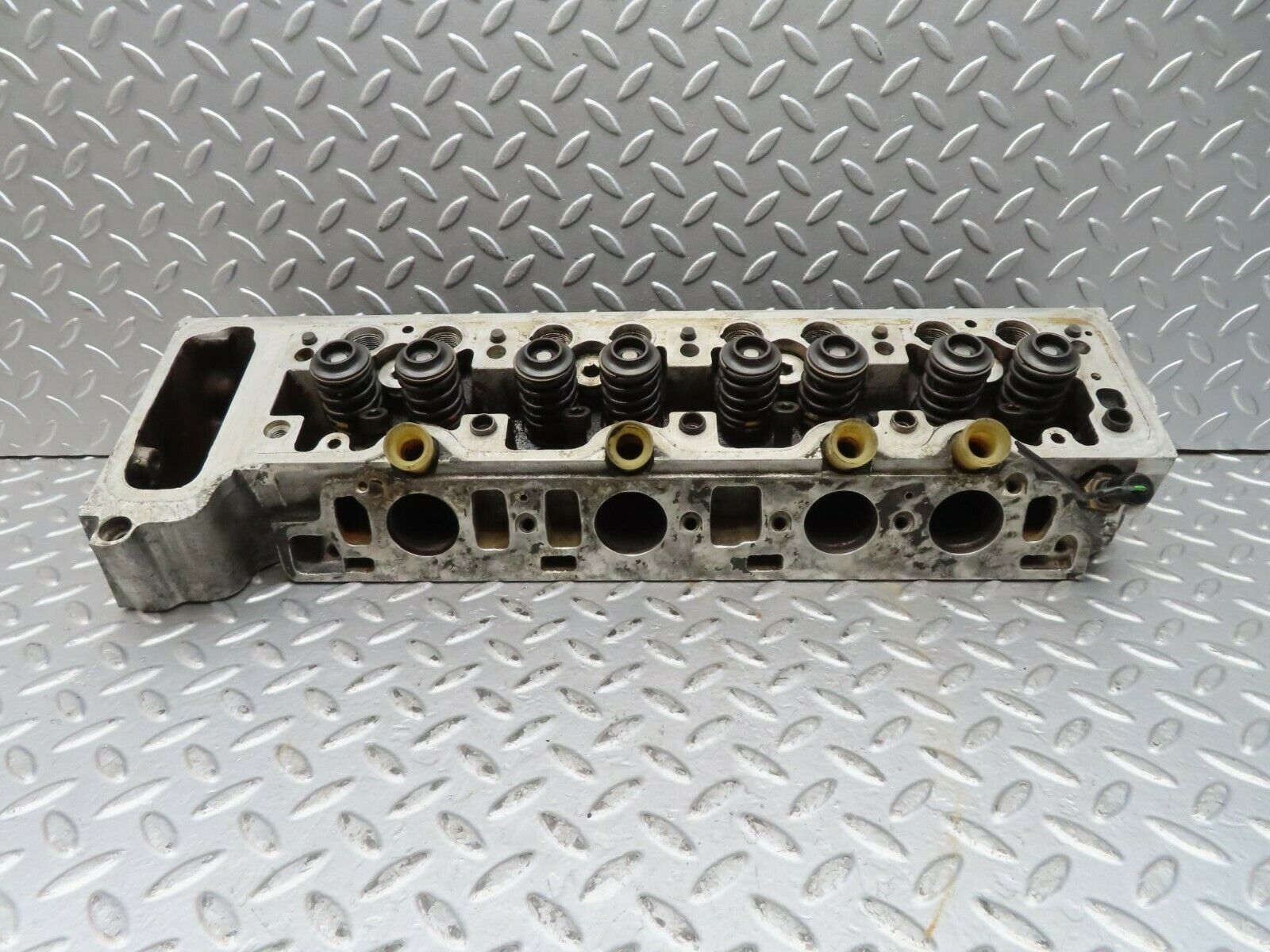 15795 Mercedes-Benz R107 450SL Cylinder Head Right 1160162701