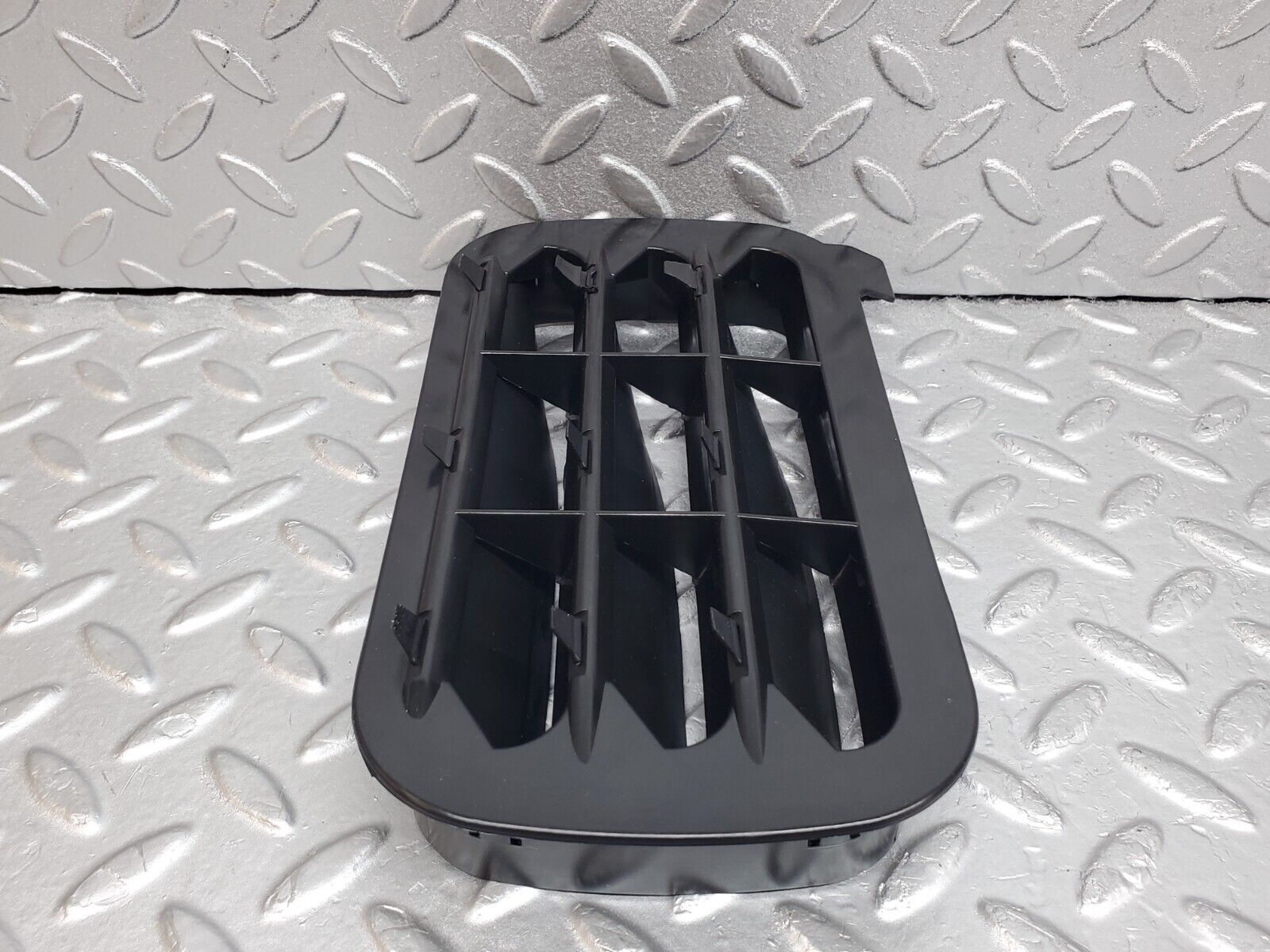 44735 Mercedes-Benz W124 220E Rear Air Intake Vent Left 1248370230 1248370242